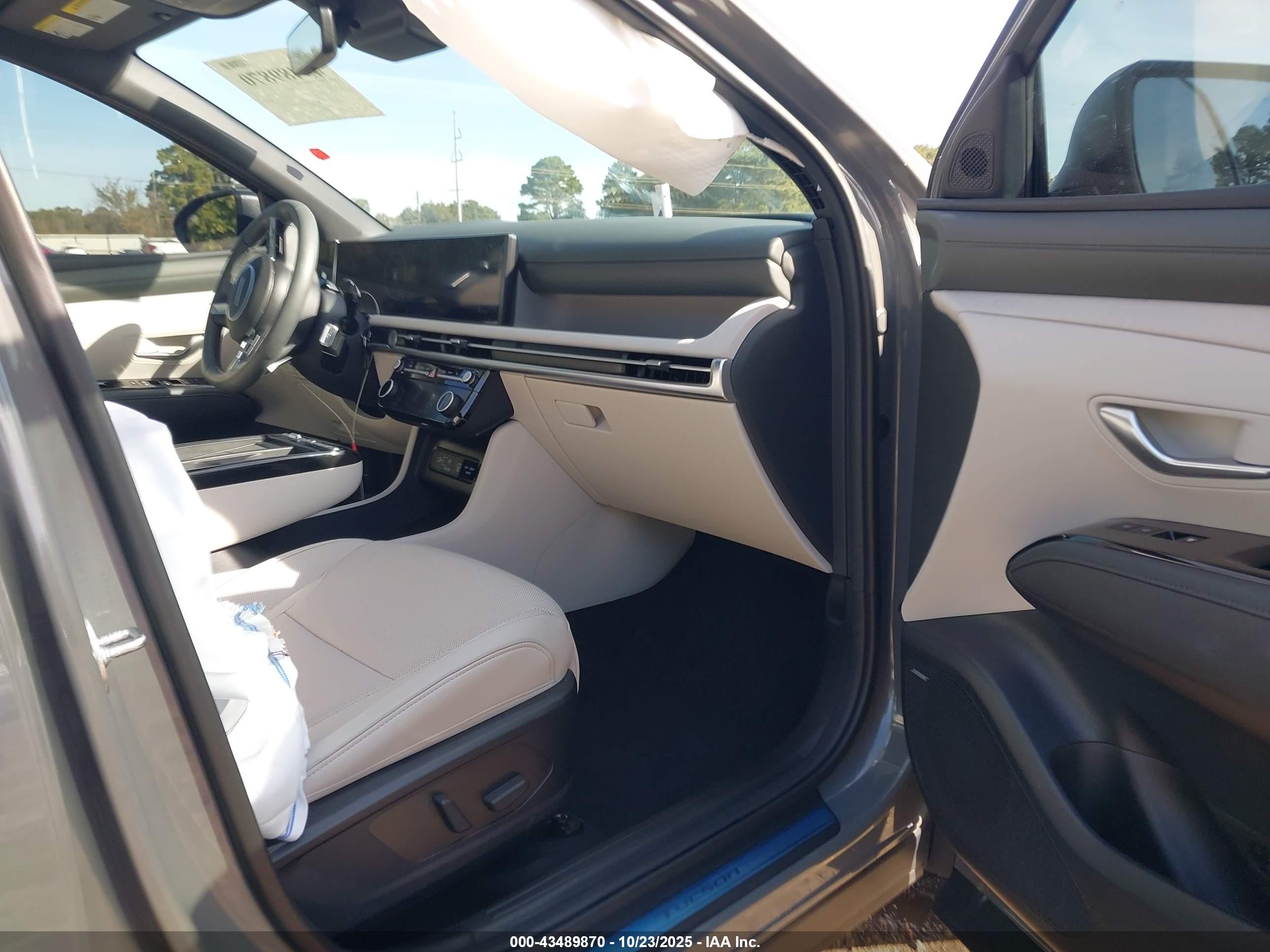 HYUNDAI TUCSON image 5