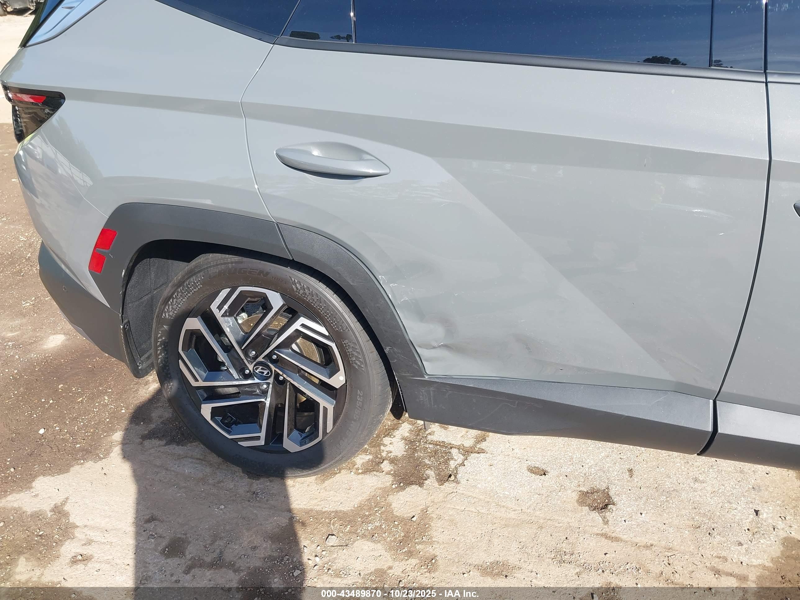 HYUNDAI TUCSON image 6