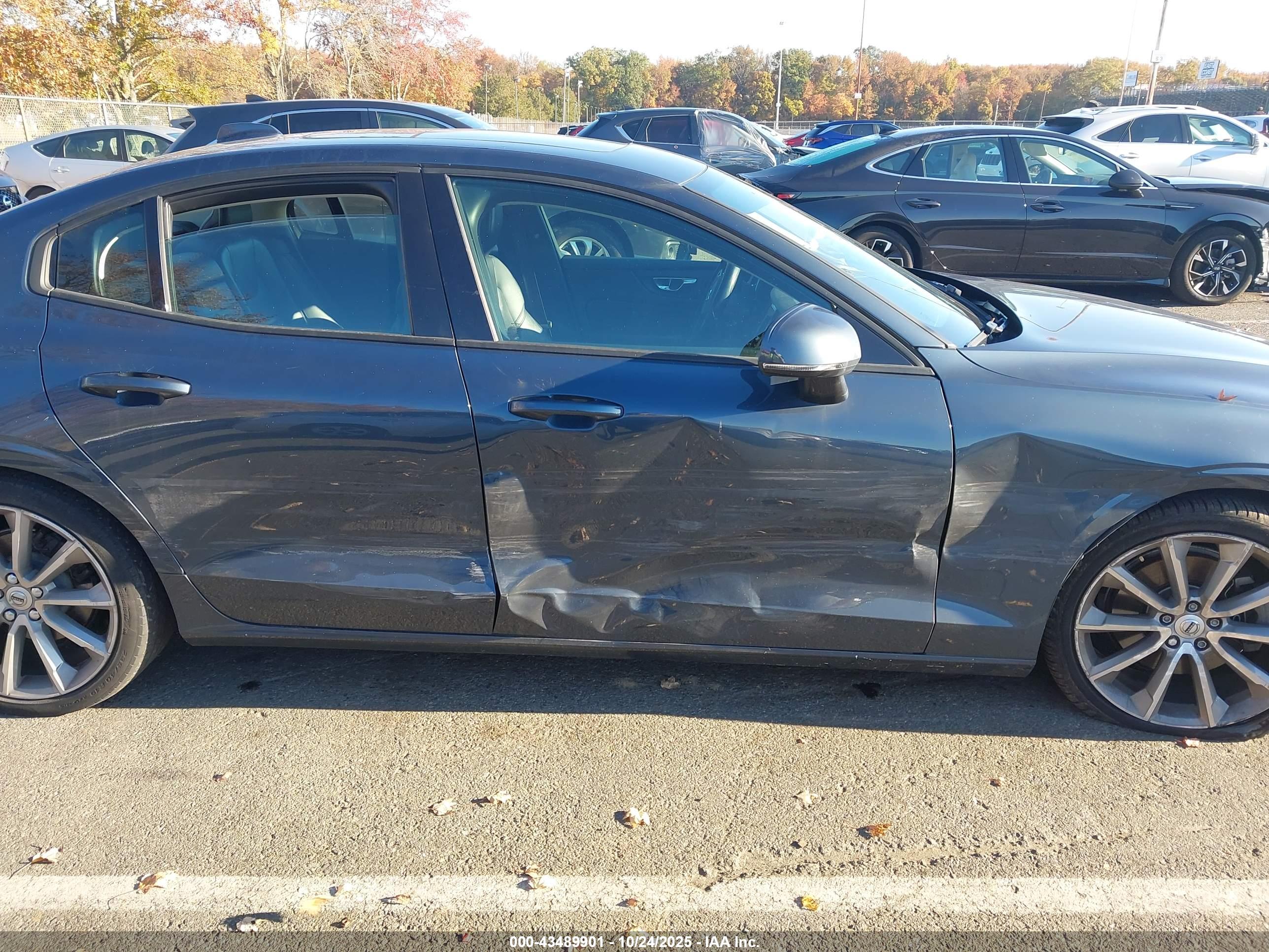 VOLVO S60 image 6