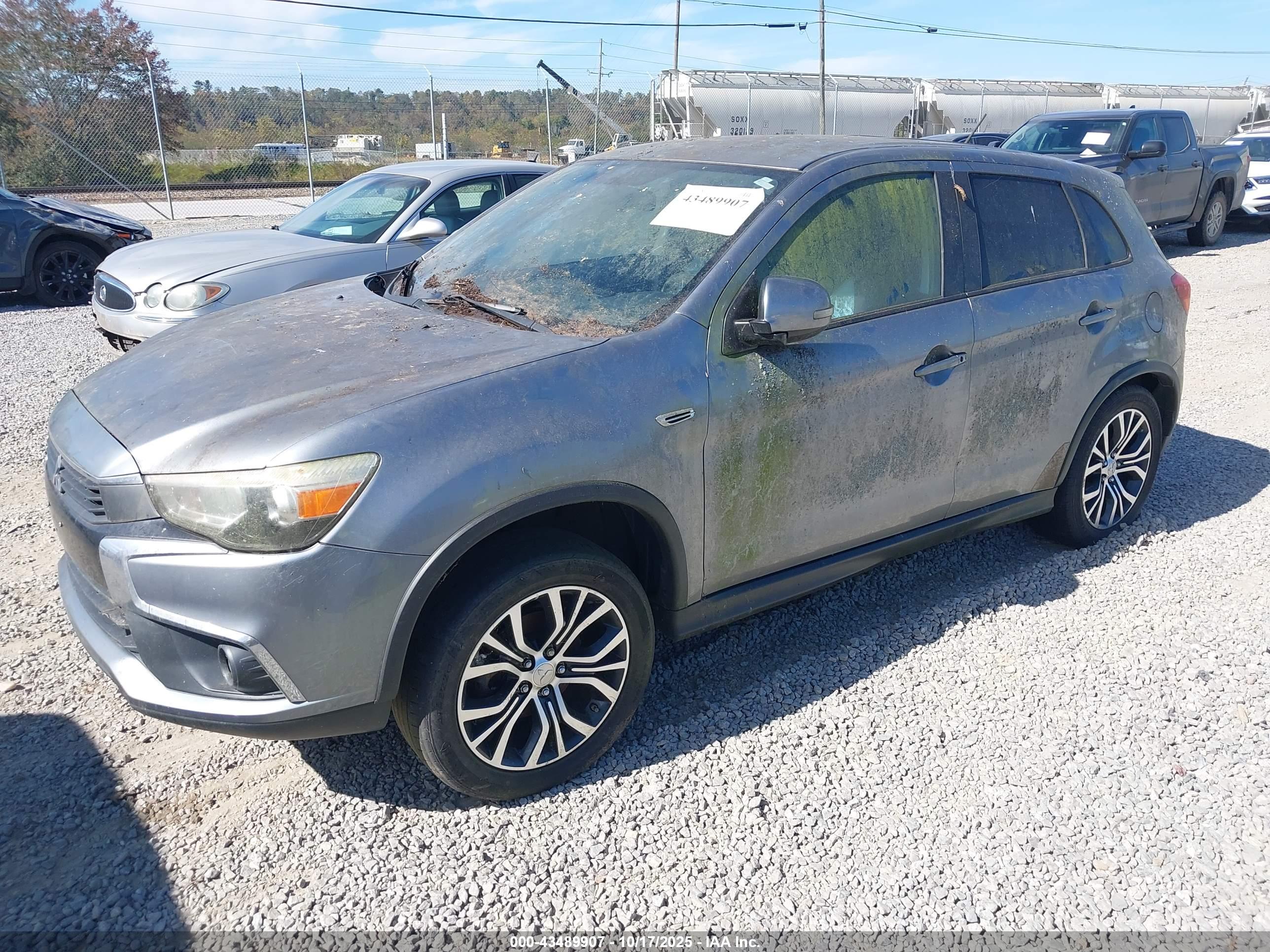MITSUBISHI OUTLANDER image 2