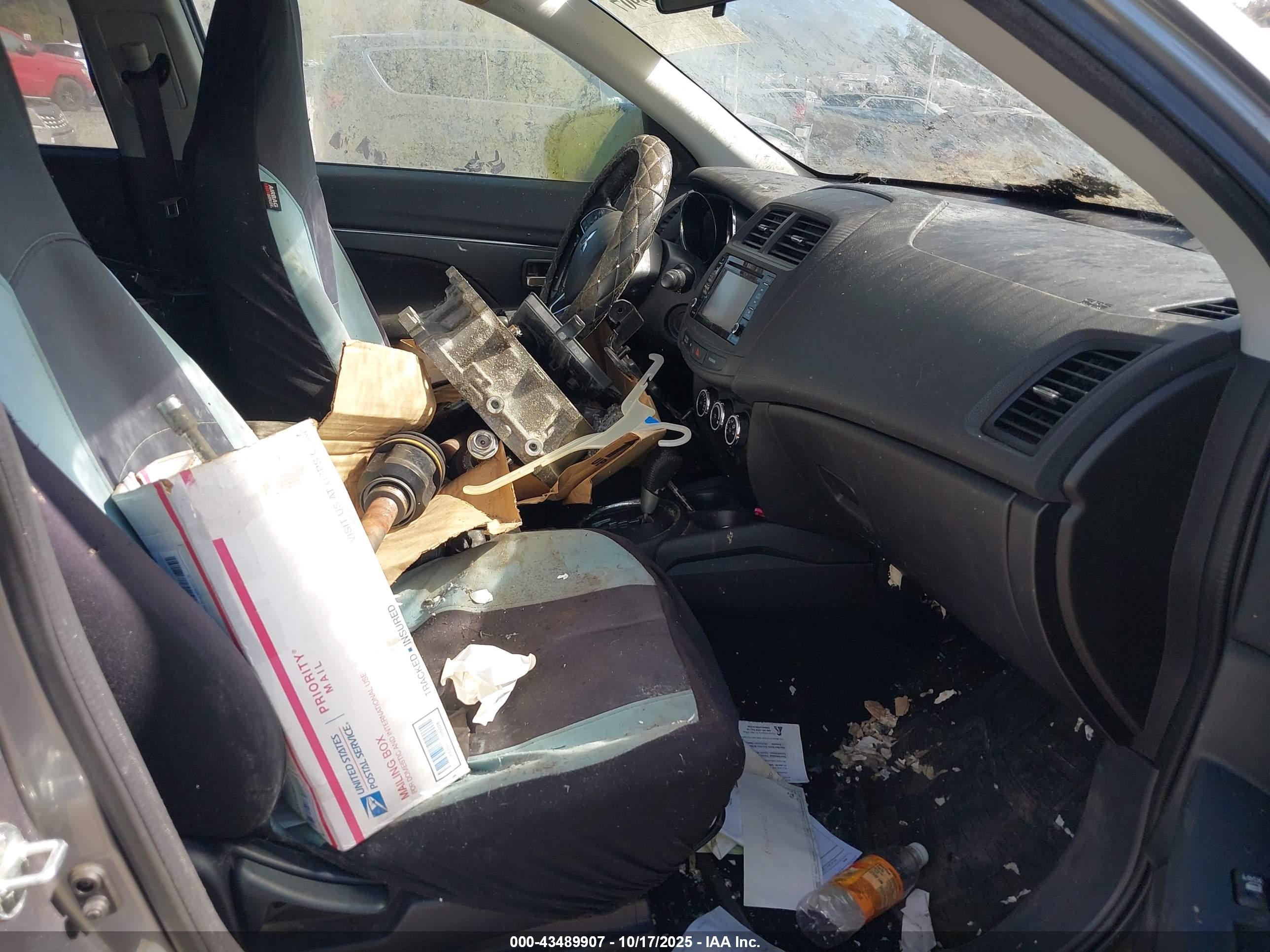 MITSUBISHI OUTLANDER image 5