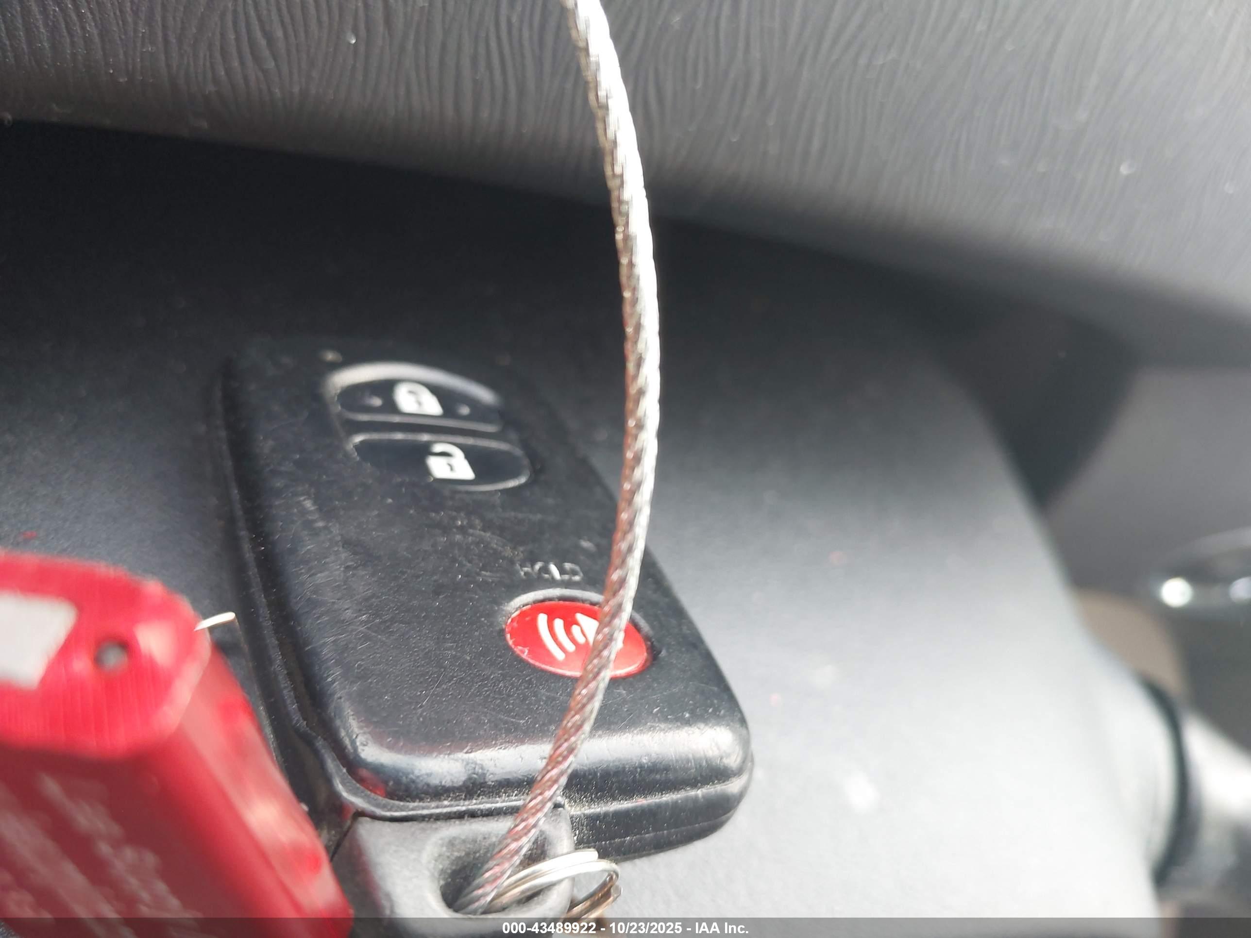 TOYOTA PRIUS image 11
