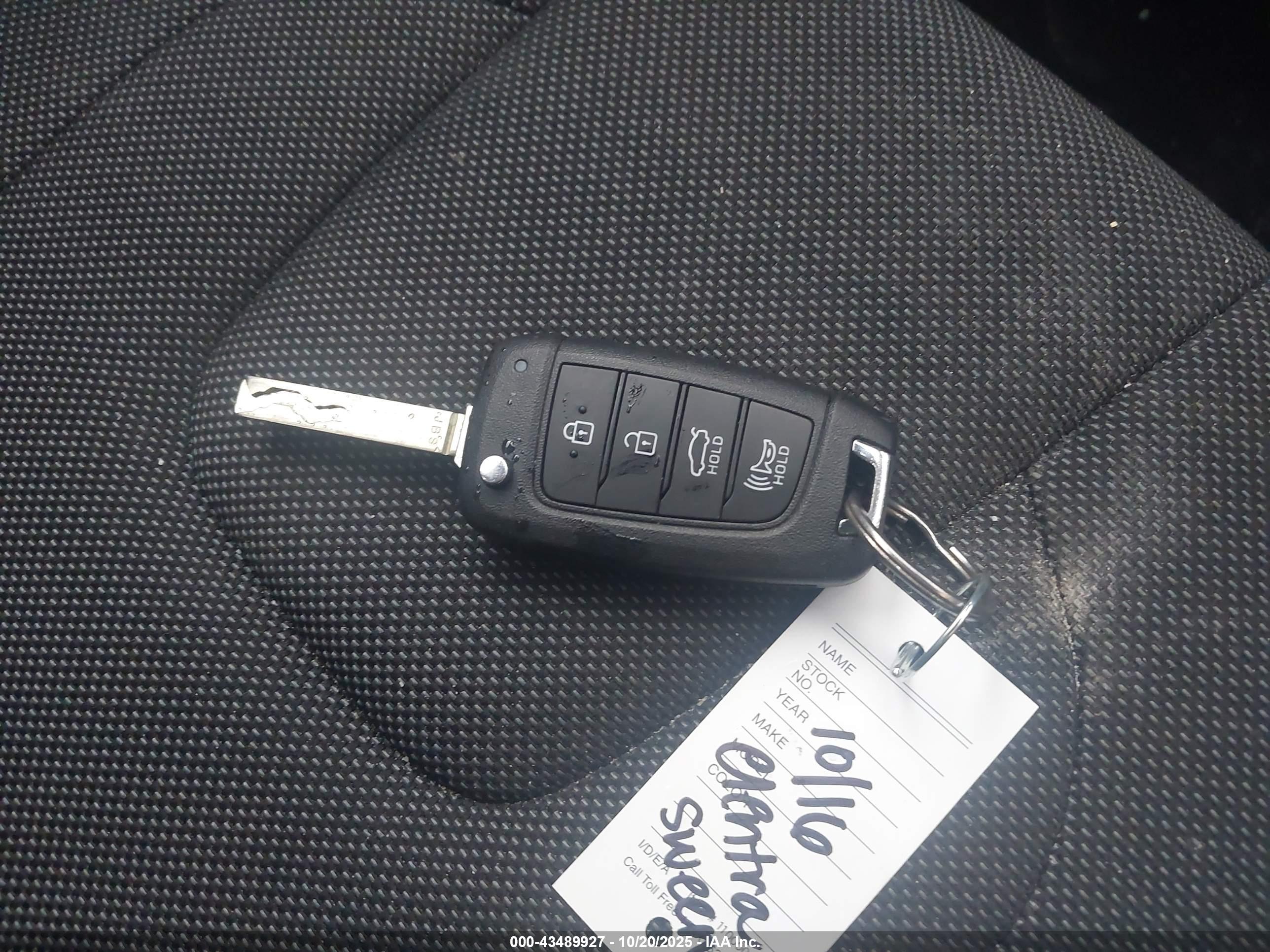 HYUNDAI ELANTRA image 11