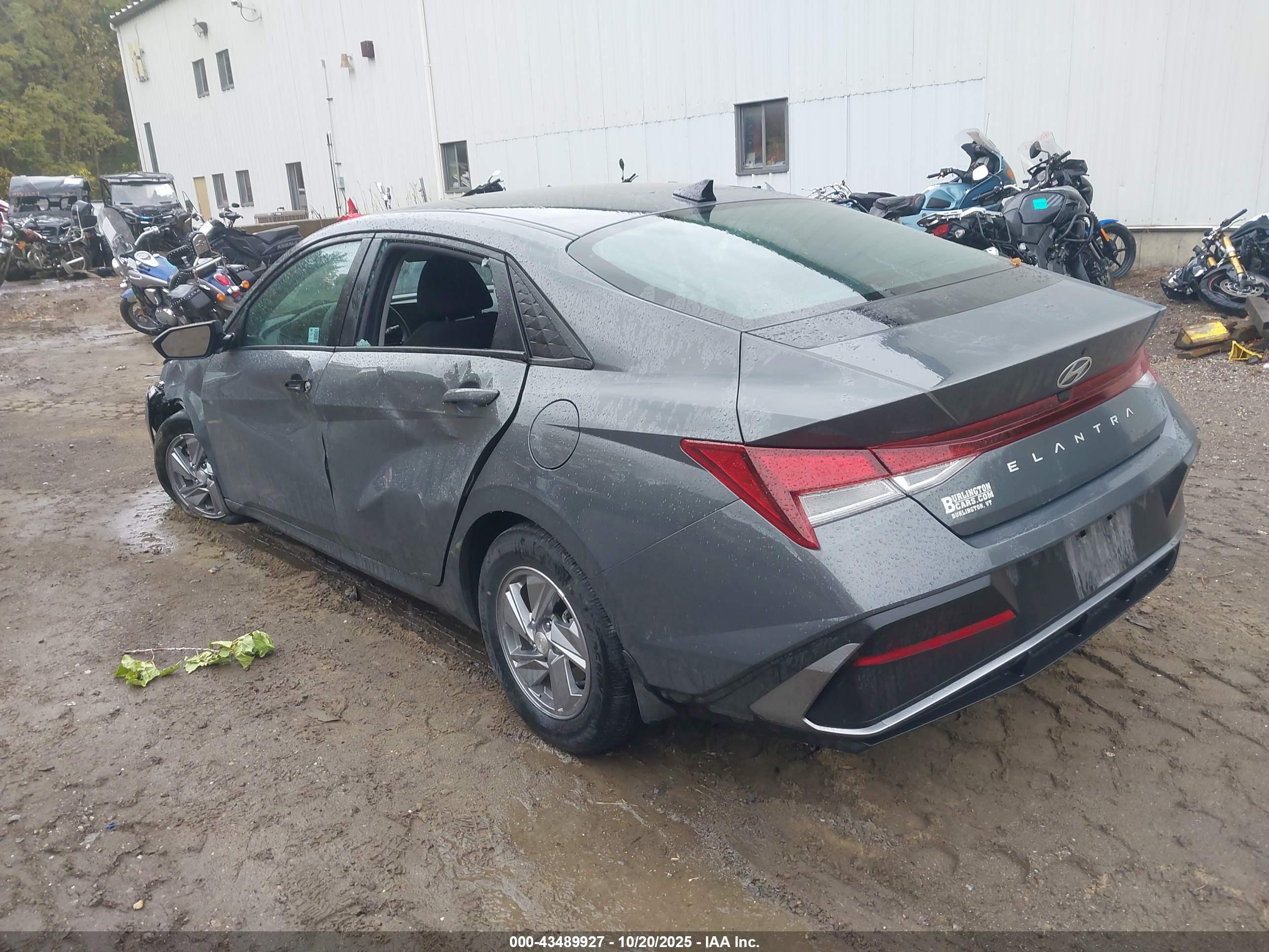 HYUNDAI ELANTRA image 3