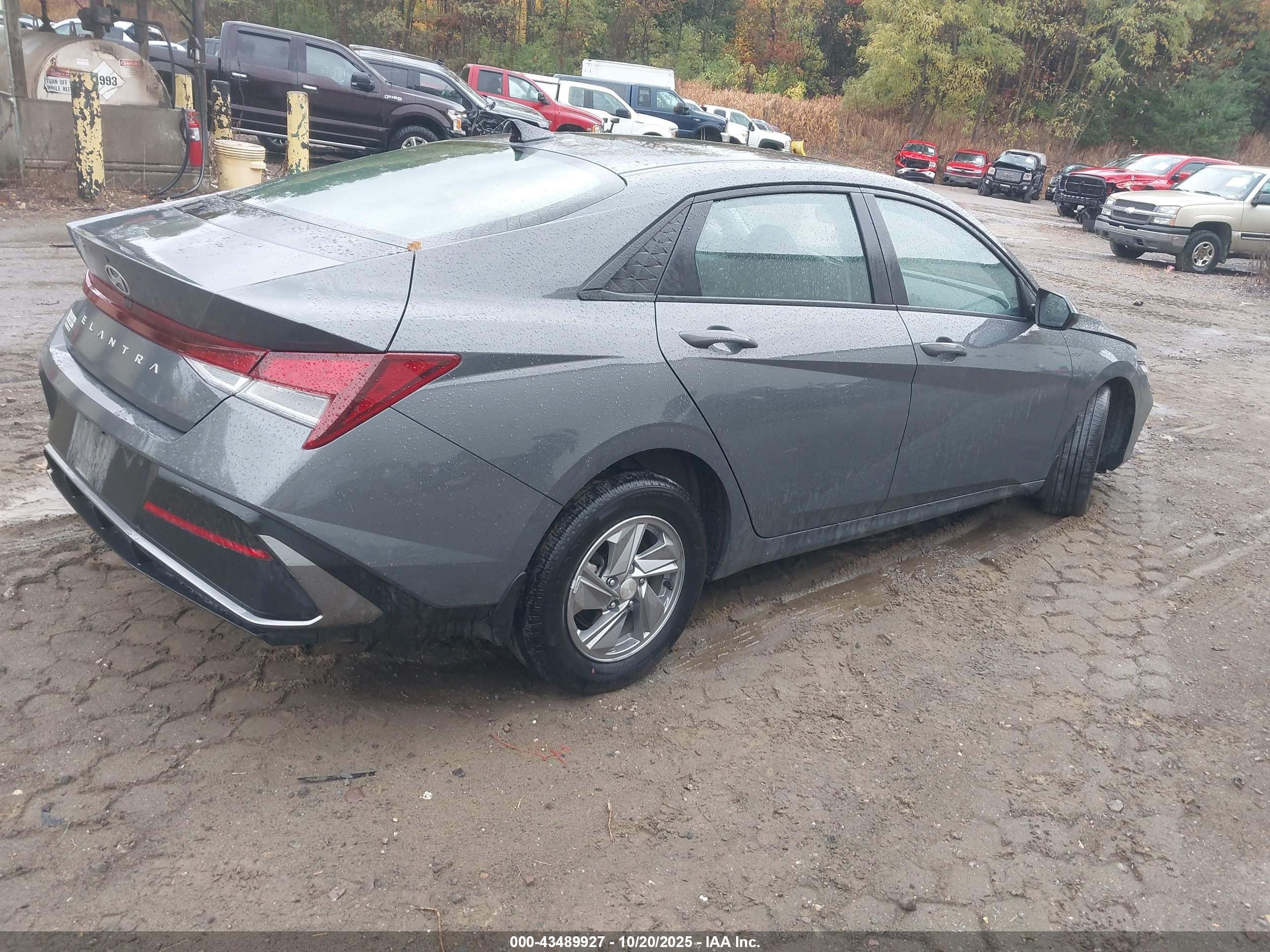 HYUNDAI ELANTRA image 4