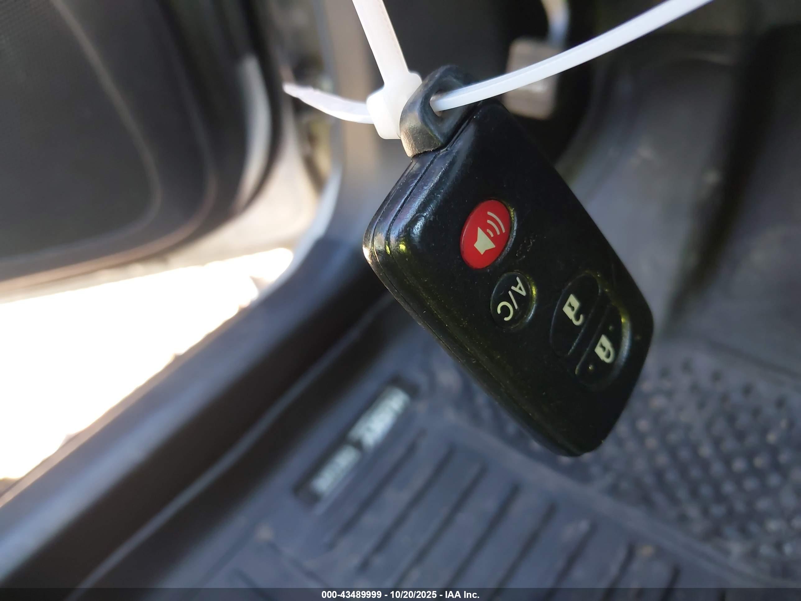 TOYOTA PRIUS image 11