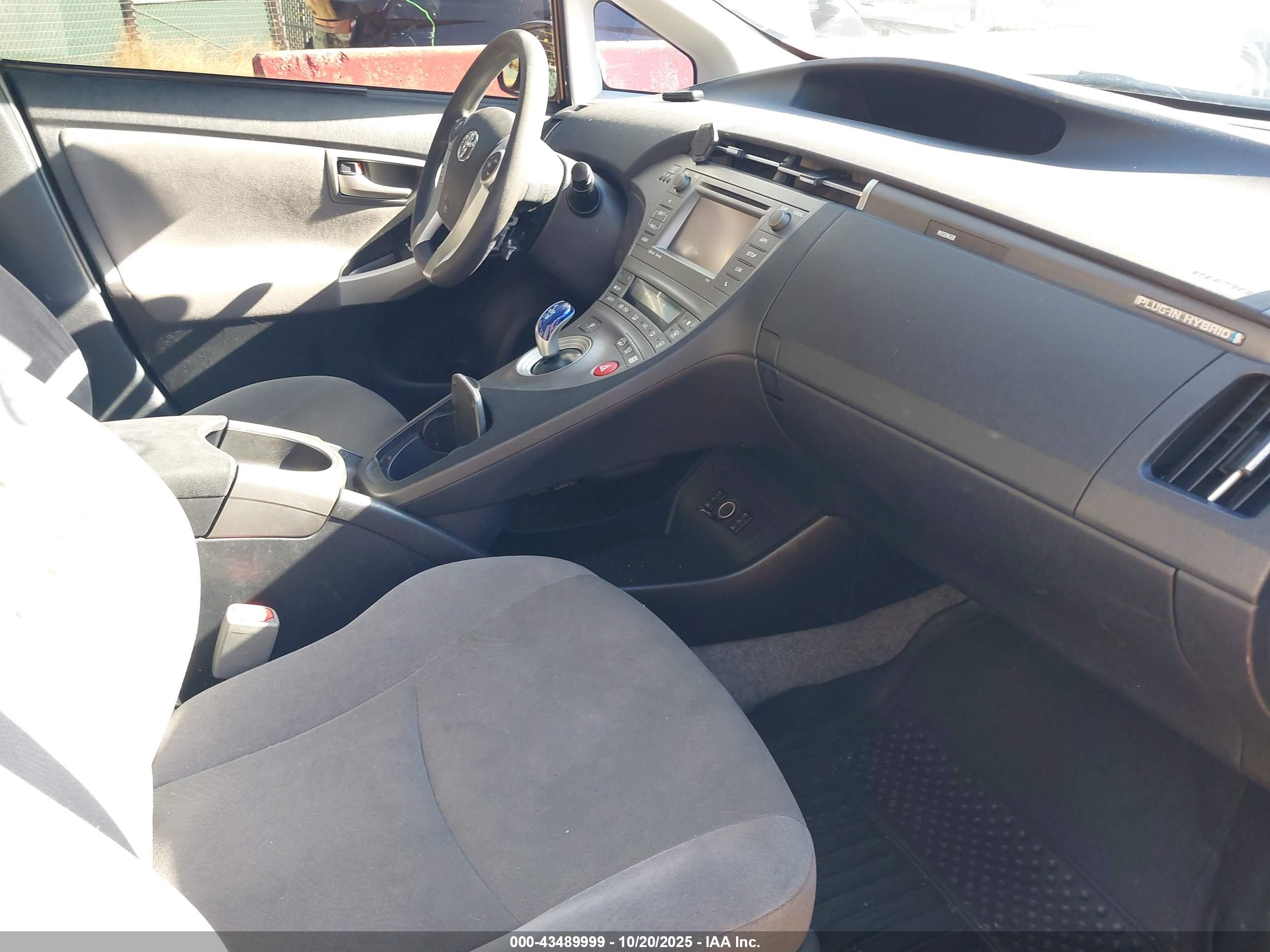 TOYOTA PRIUS image 5
