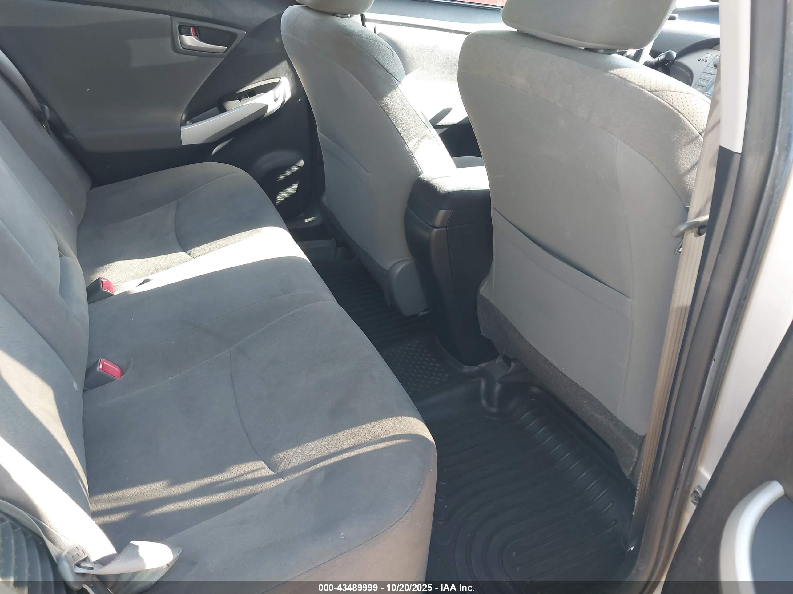 TOYOTA PRIUS image 8
