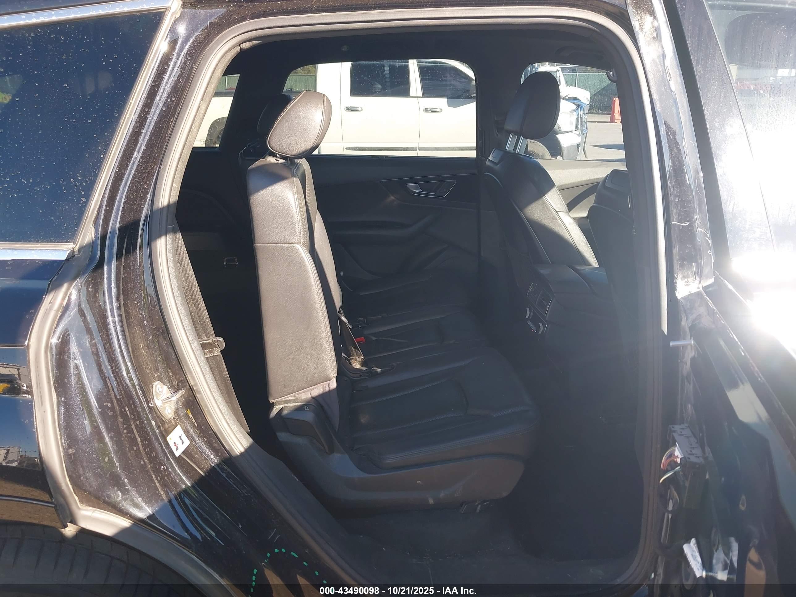 AUDI Q7 image 8