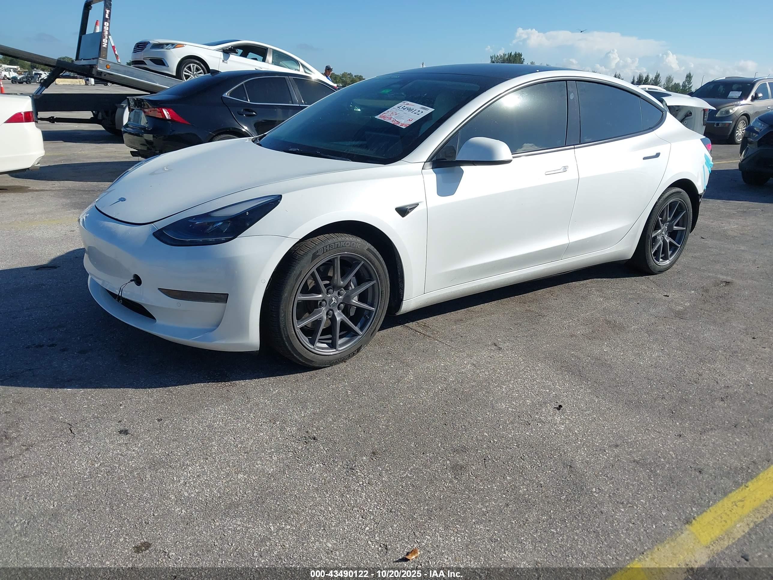 TESLA MODEL image 2