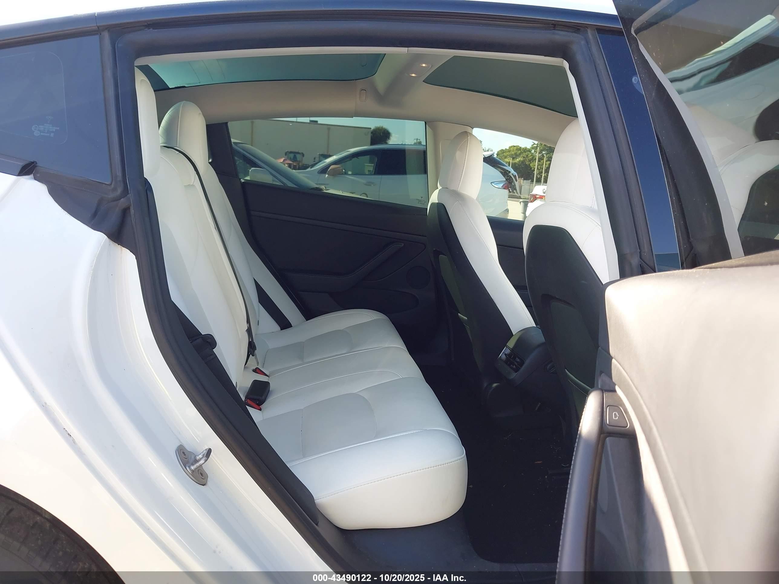TESLA MODEL image 8