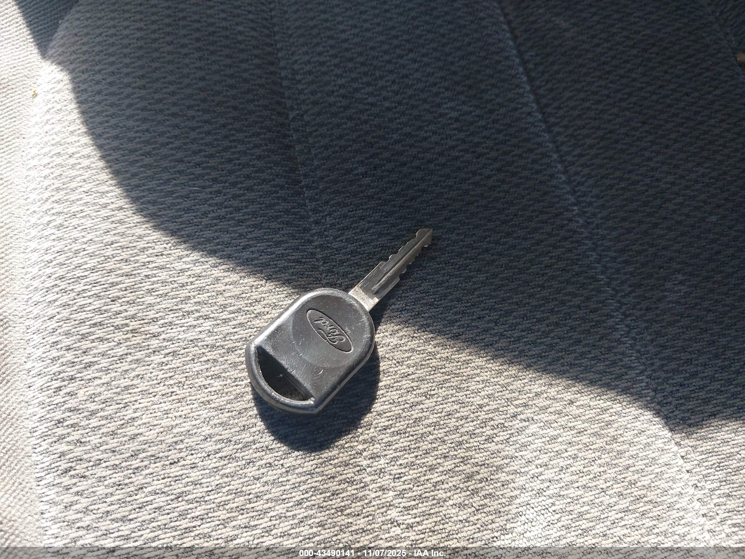FORD EXPLORER image 11