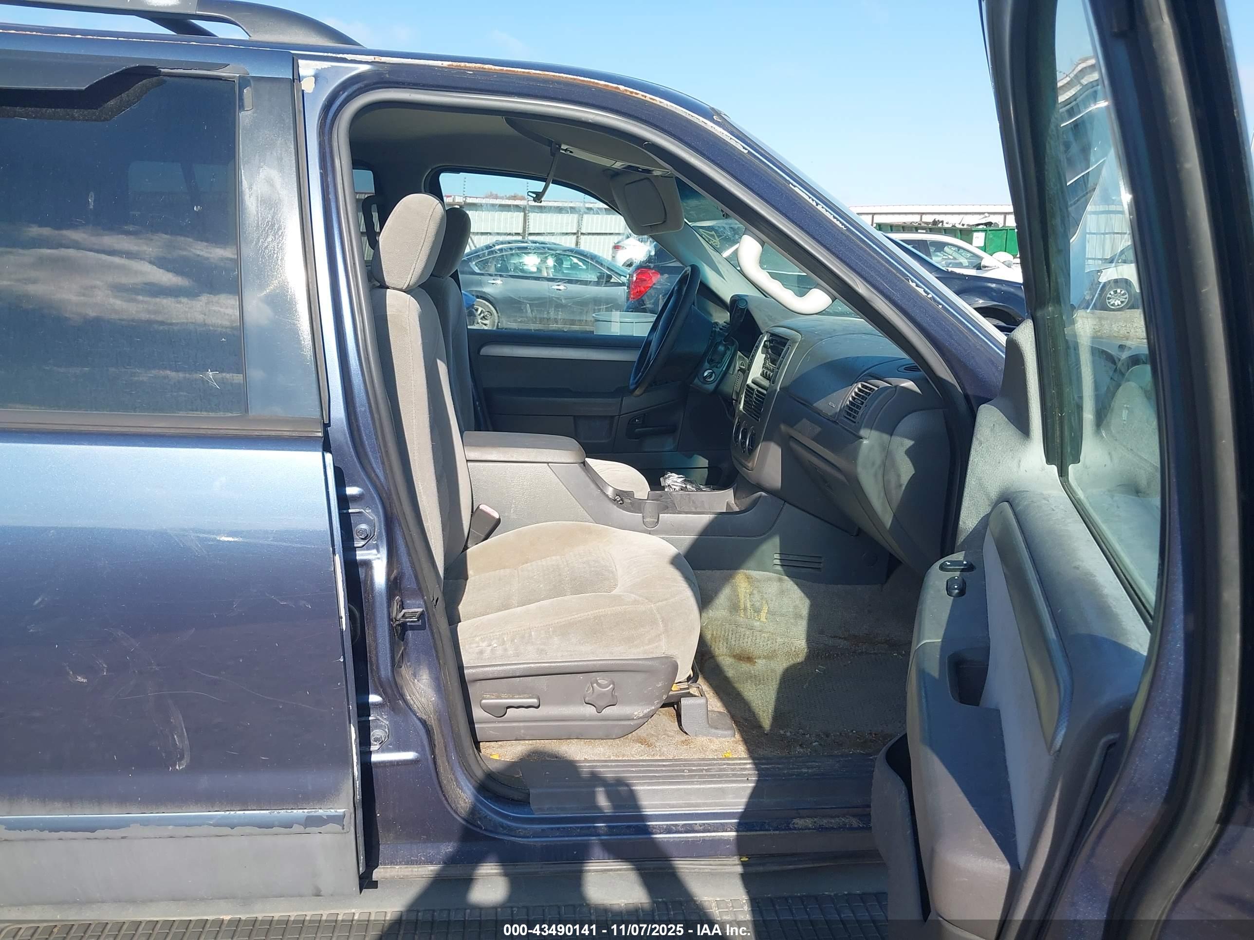 FORD EXPLORER image 5