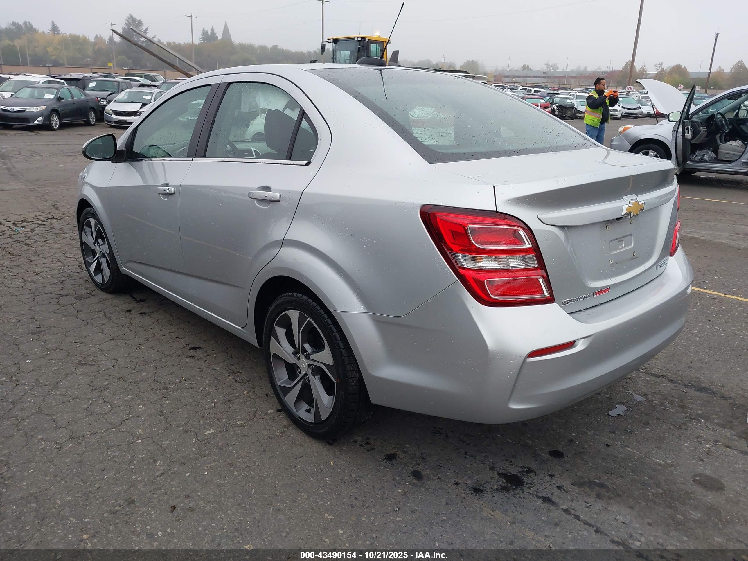 CHEVROLET SONIC image 3