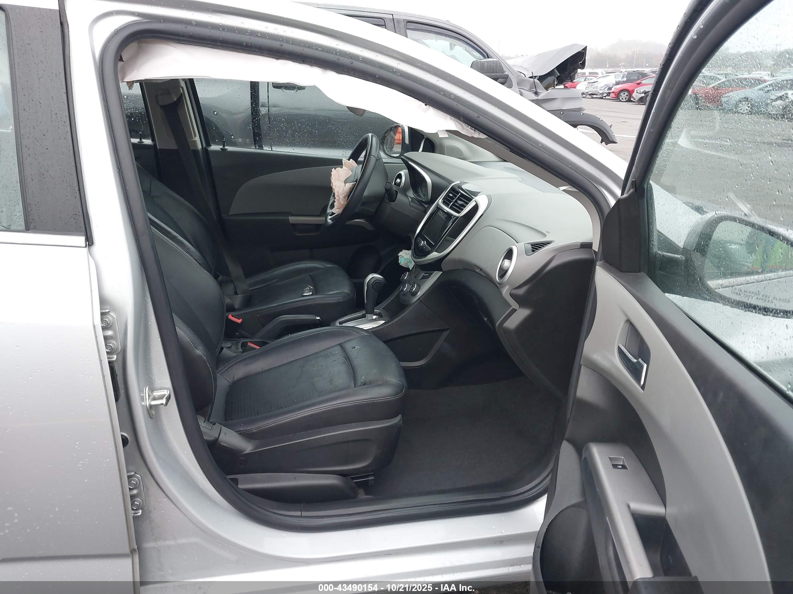 CHEVROLET SONIC image 5