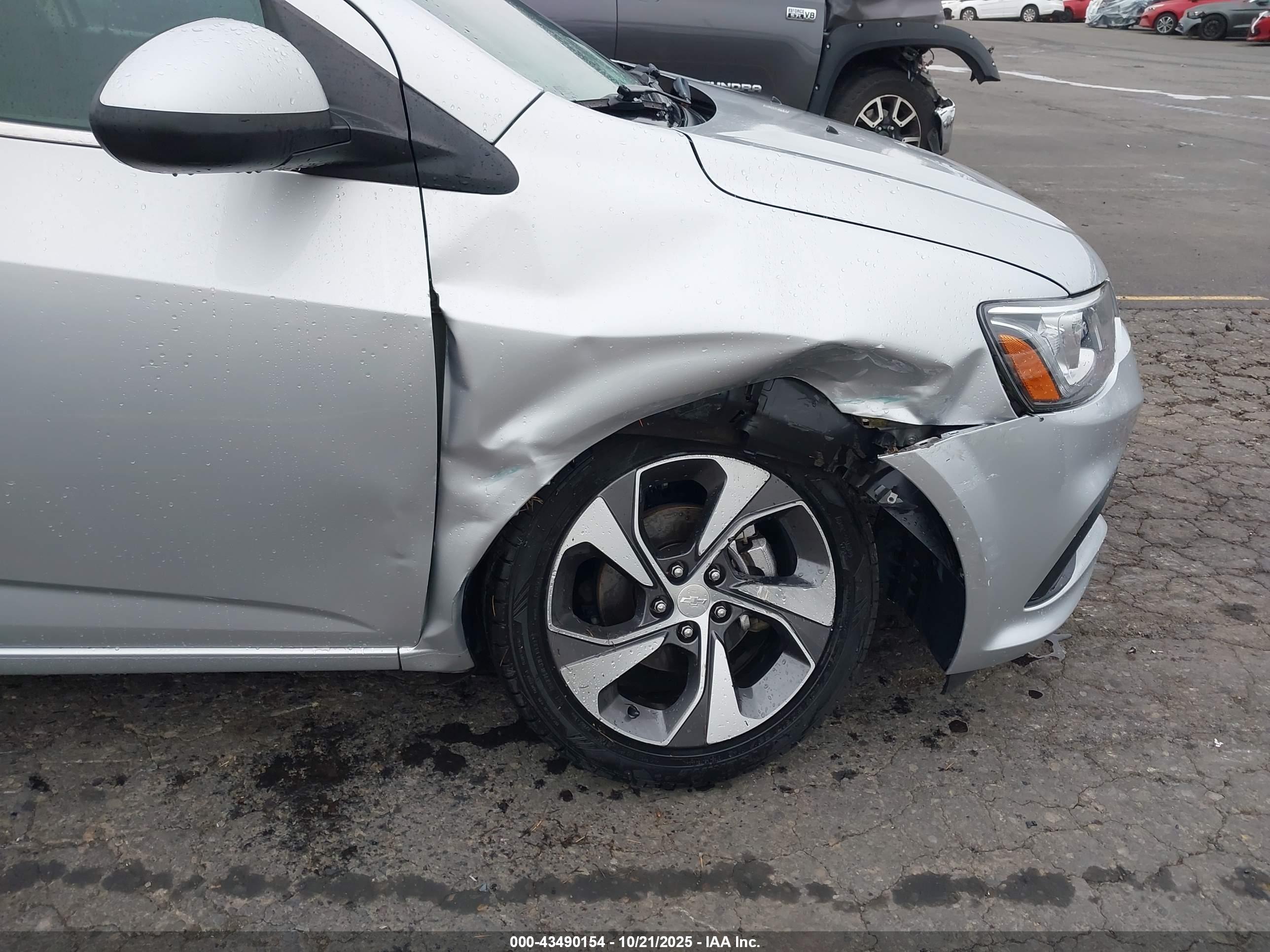 CHEVROLET SONIC image 6