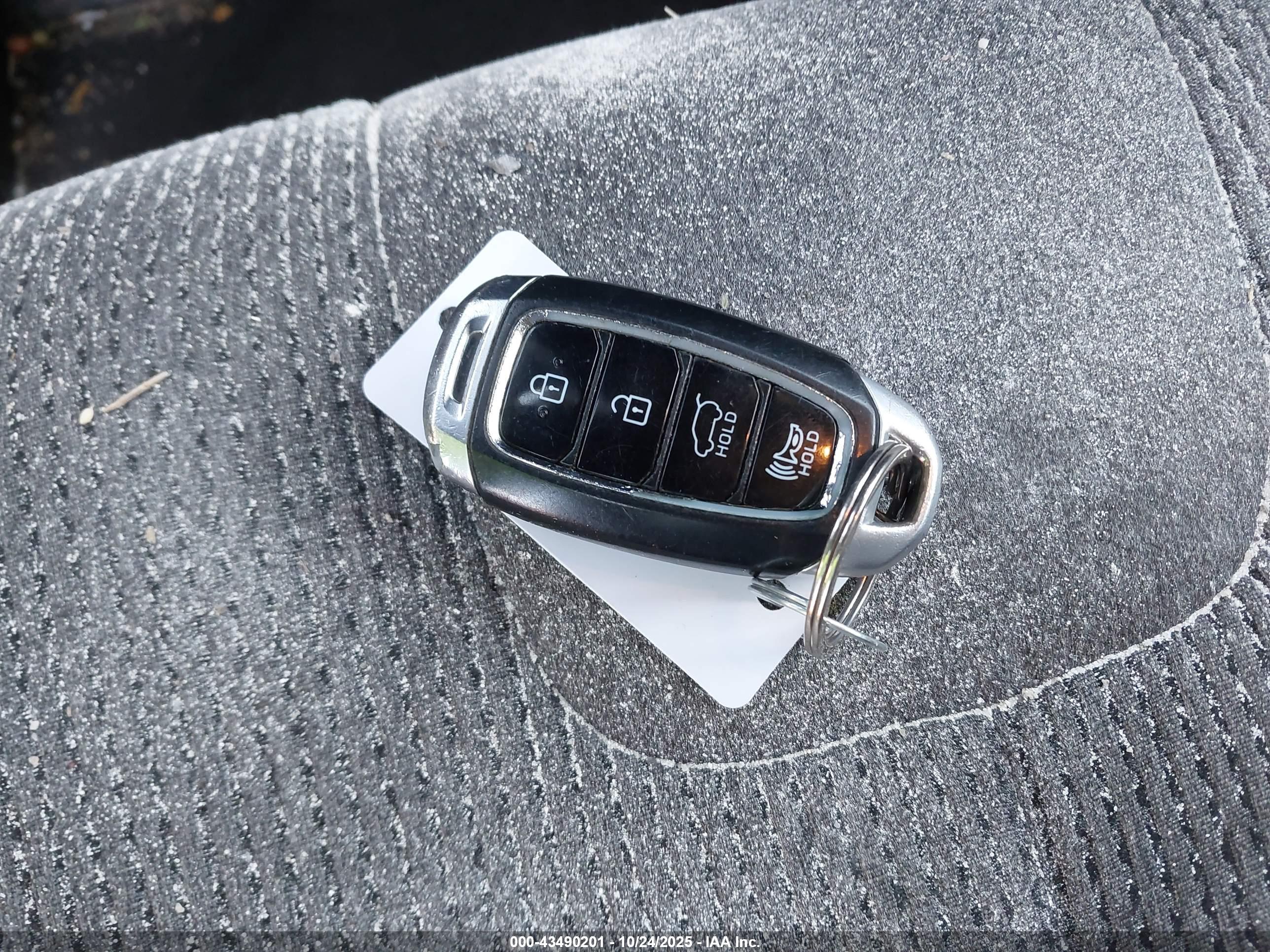 HYUNDAI SANTA image 11