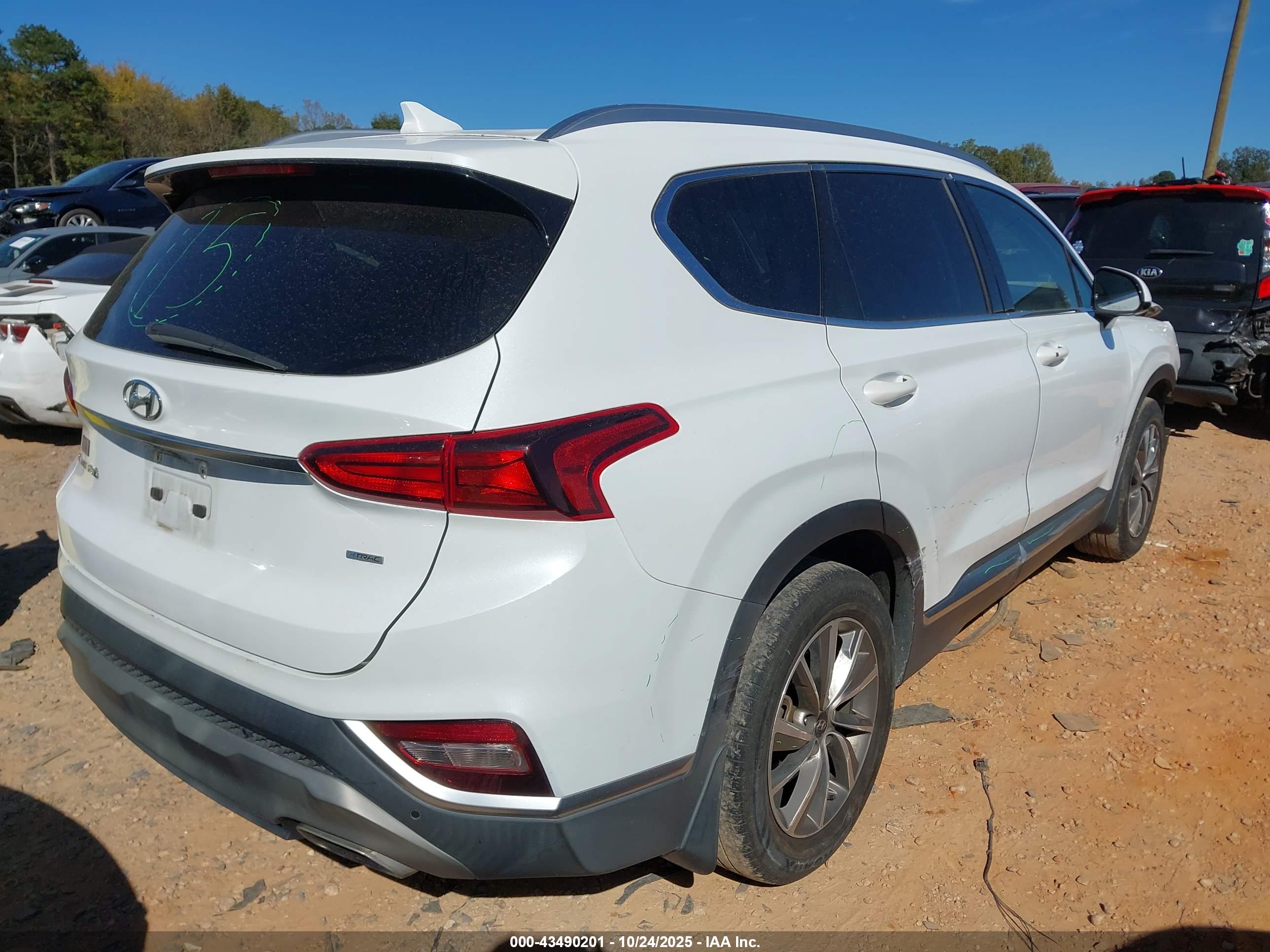 HYUNDAI SANTA image 4