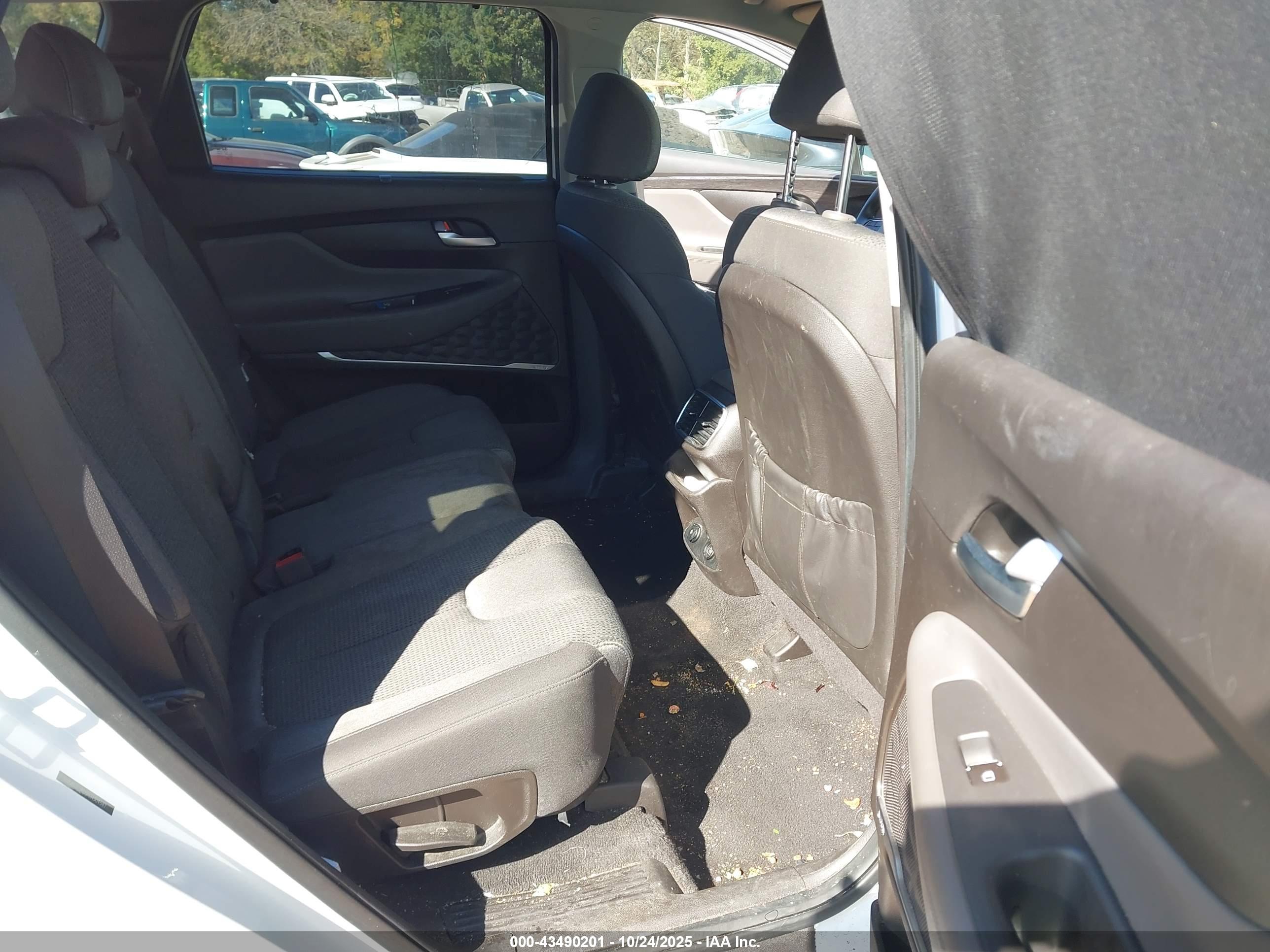 HYUNDAI SANTA image 8