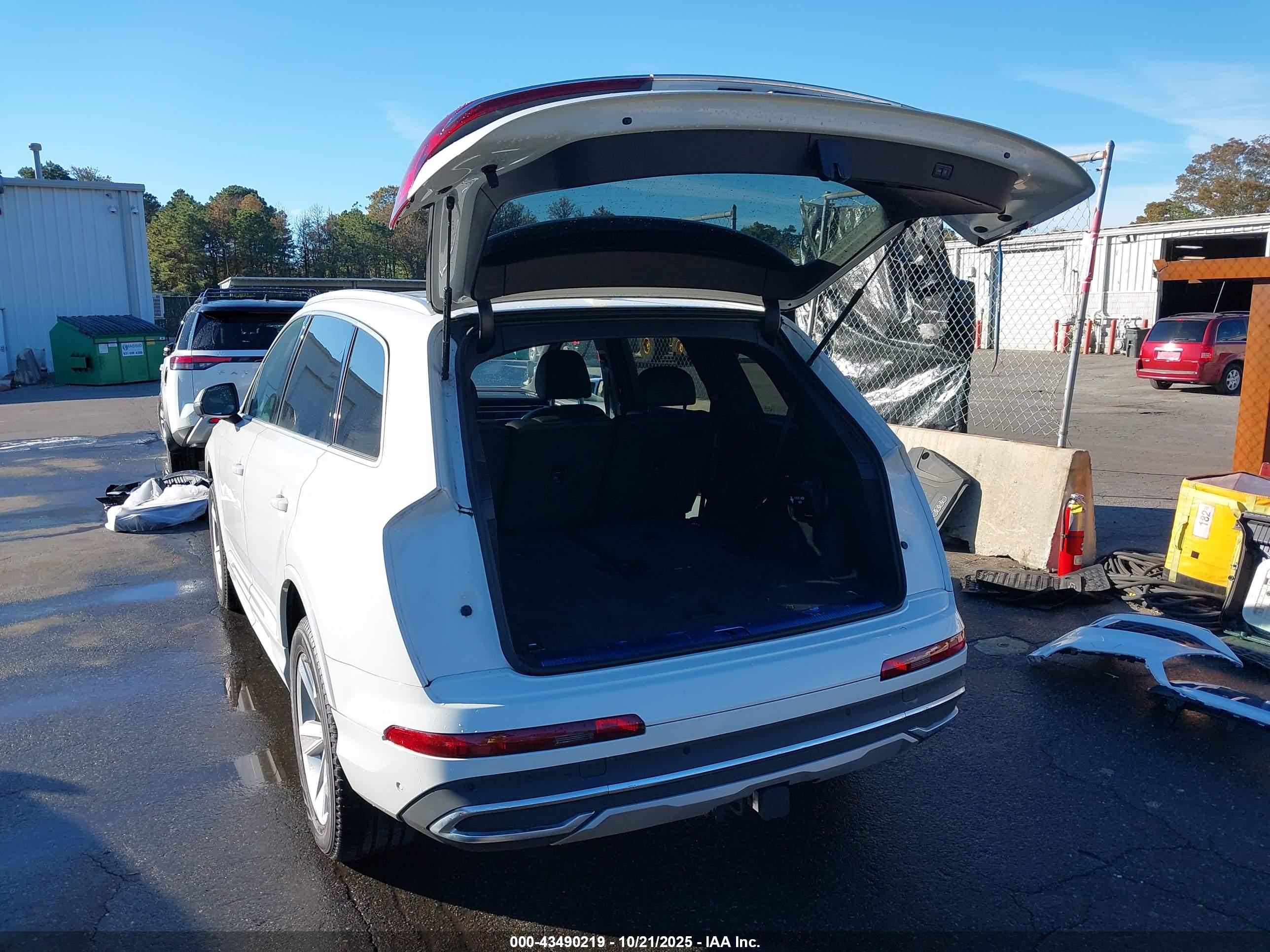 AUDI Q7 image 3