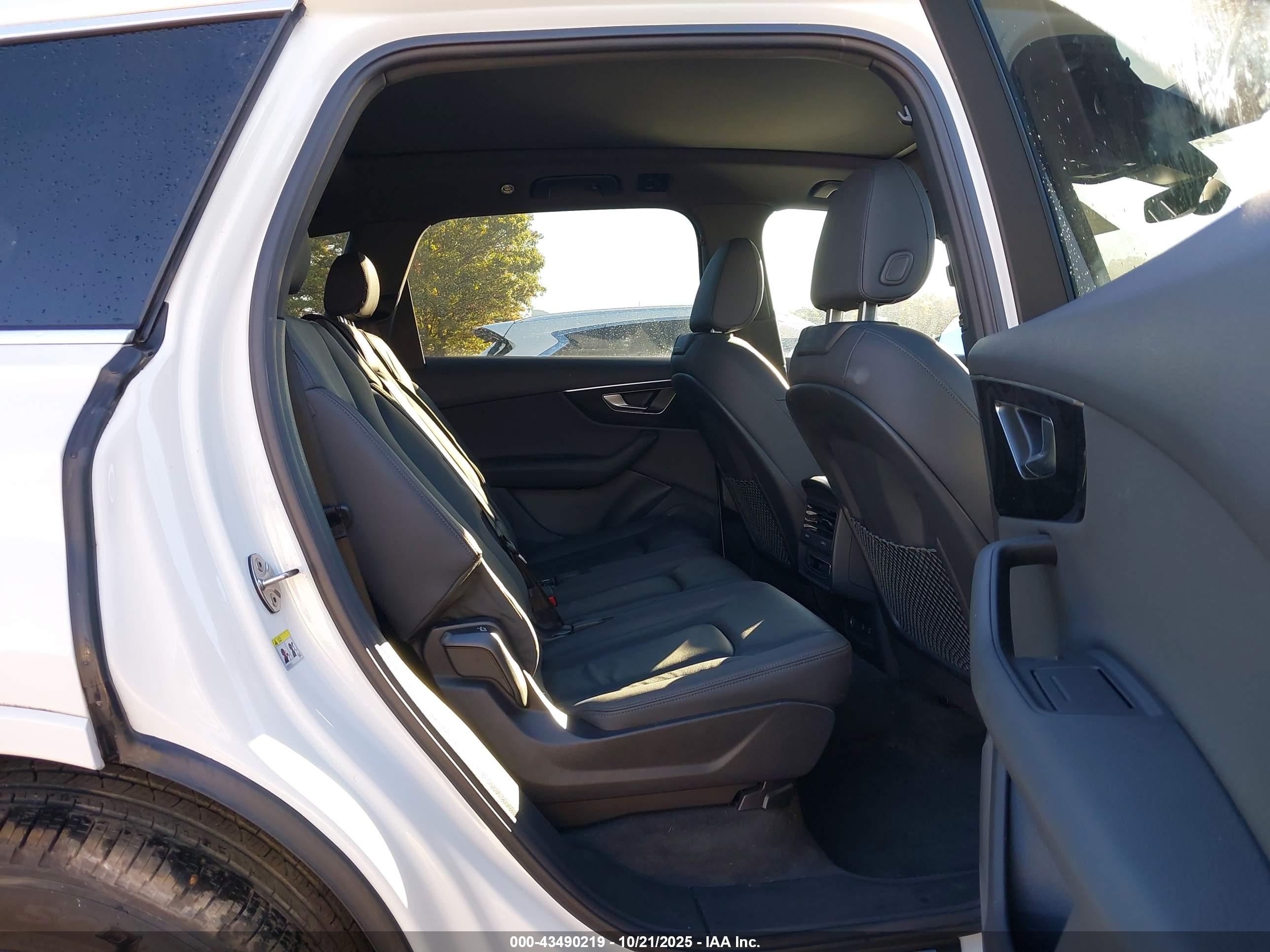 AUDI Q7 image 8