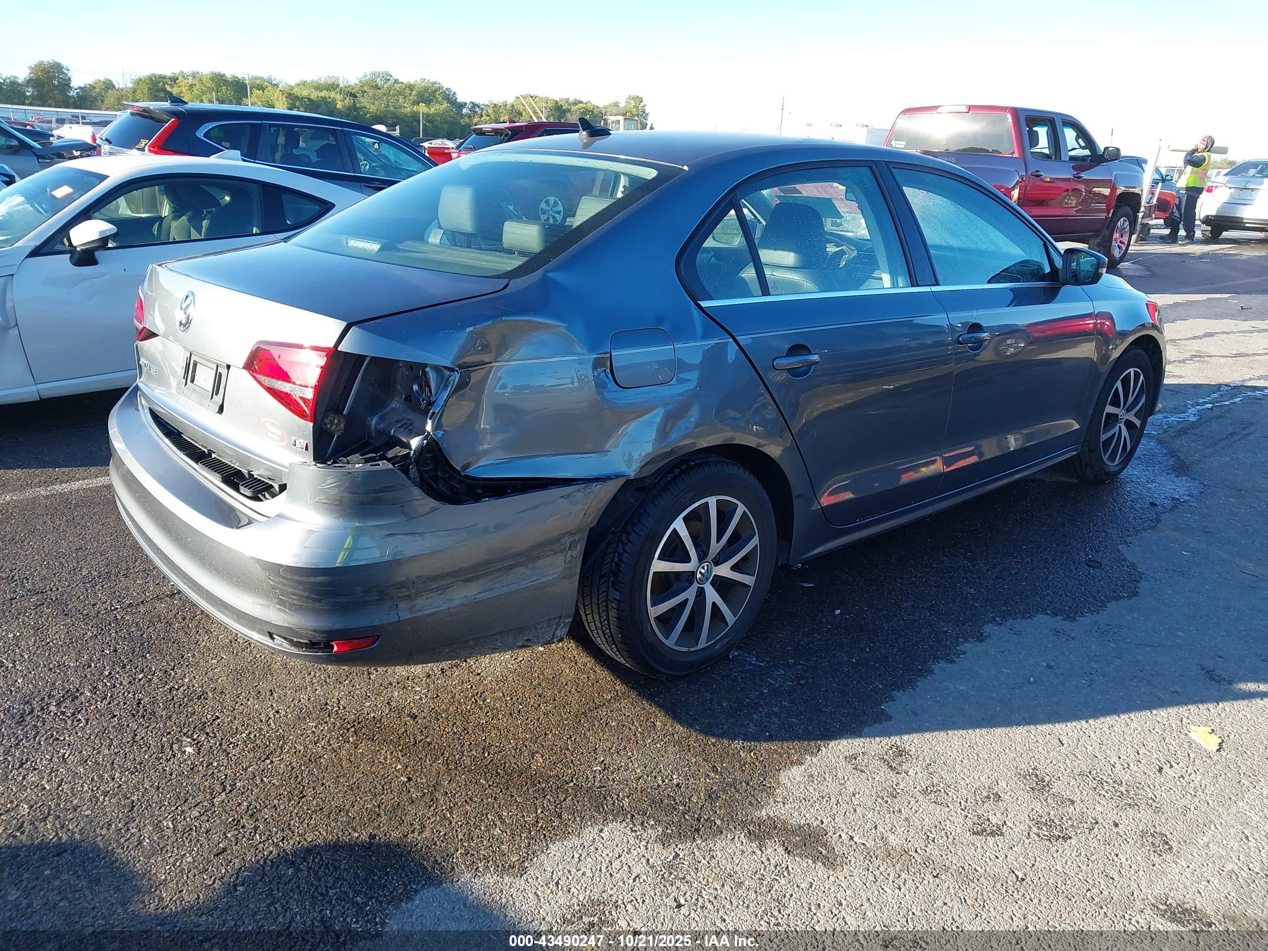 VOLKSWAGEN JETTA image 4