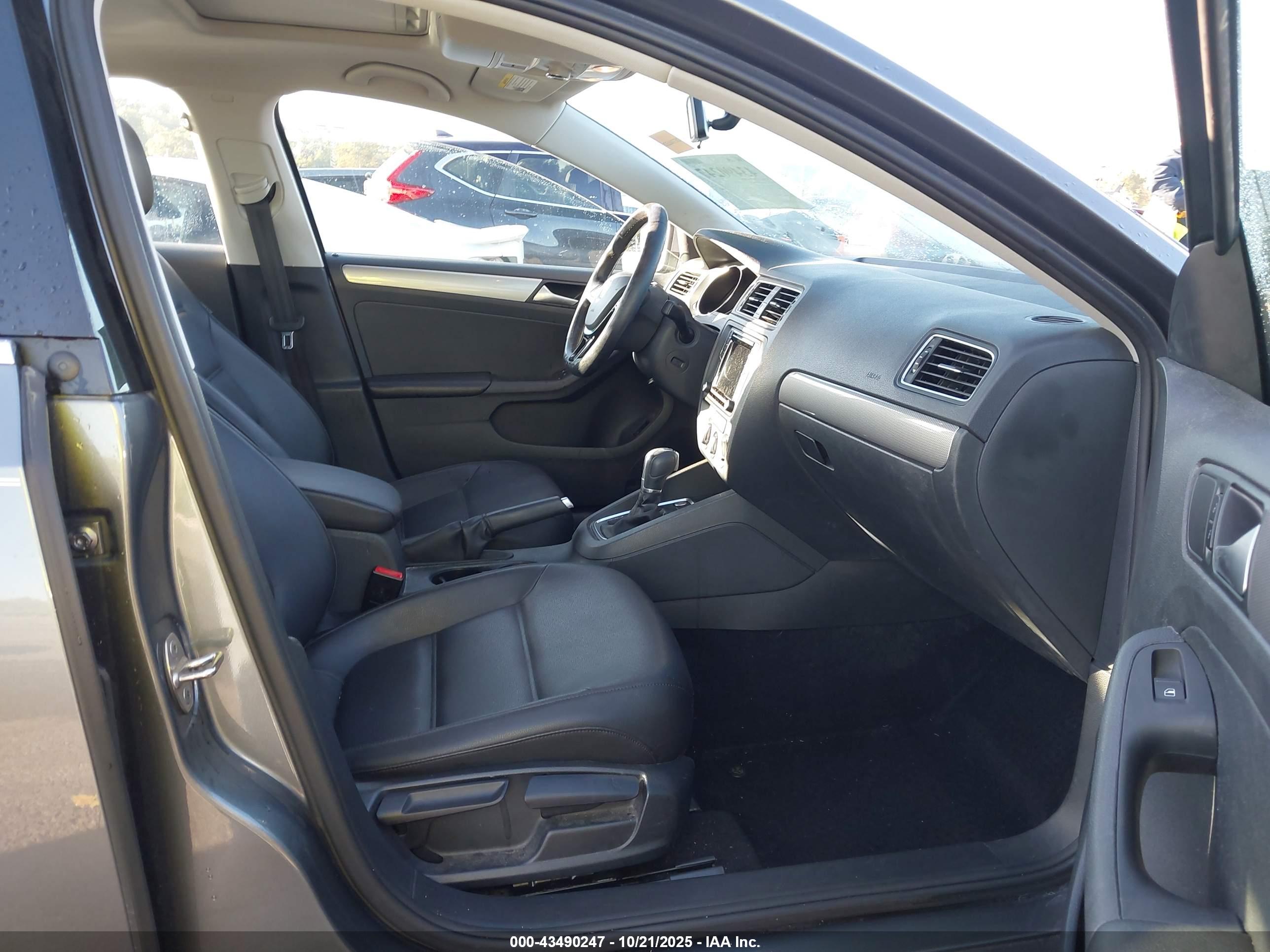 VOLKSWAGEN JETTA image 5