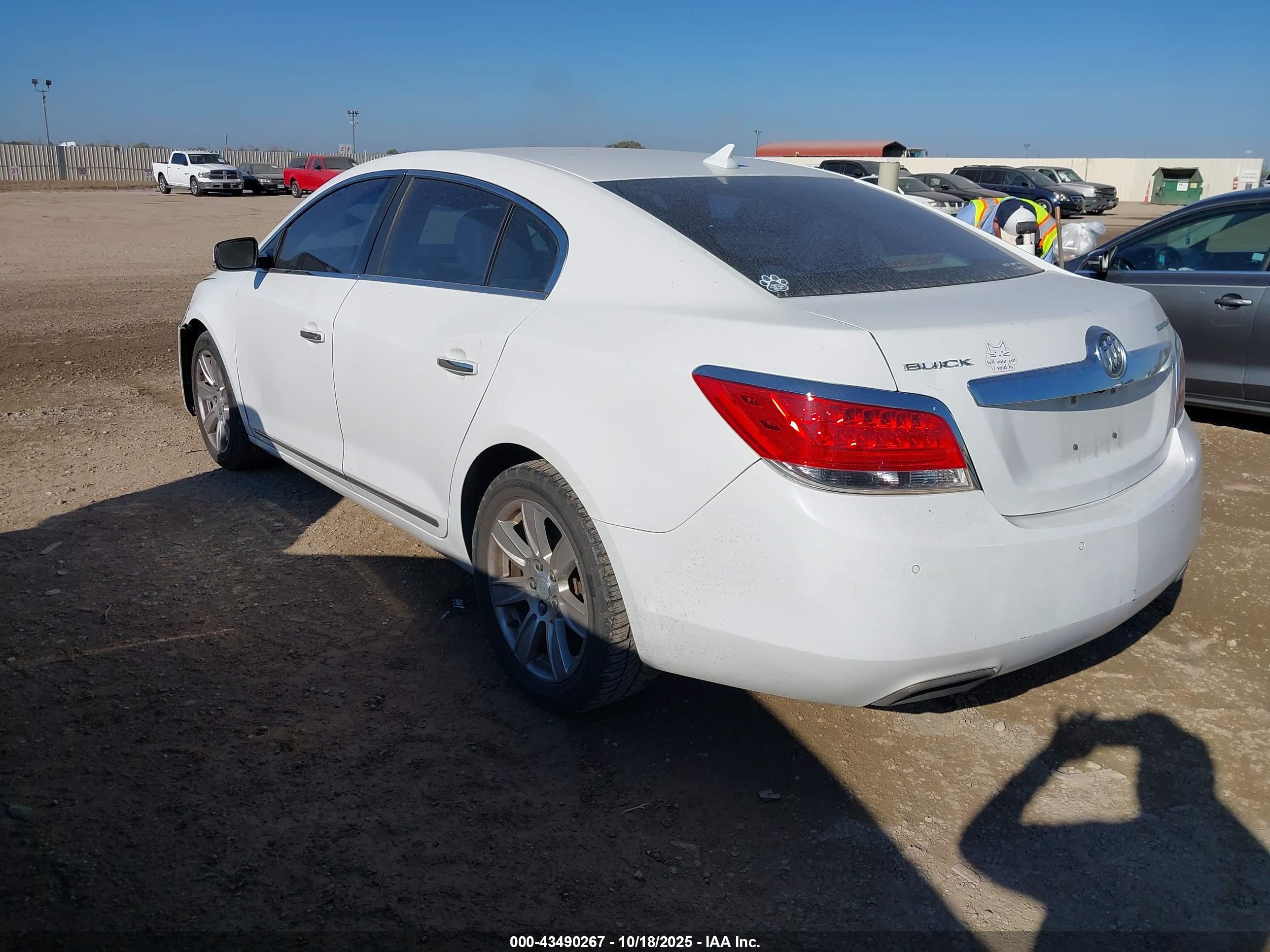 BUICK LACROSSE image 3