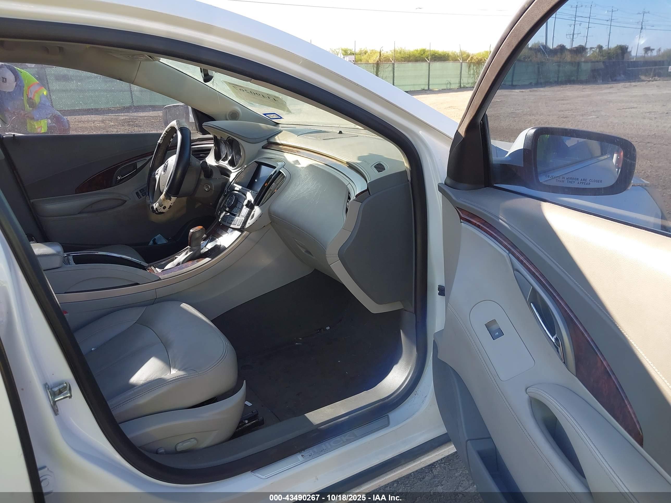 BUICK LACROSSE image 5