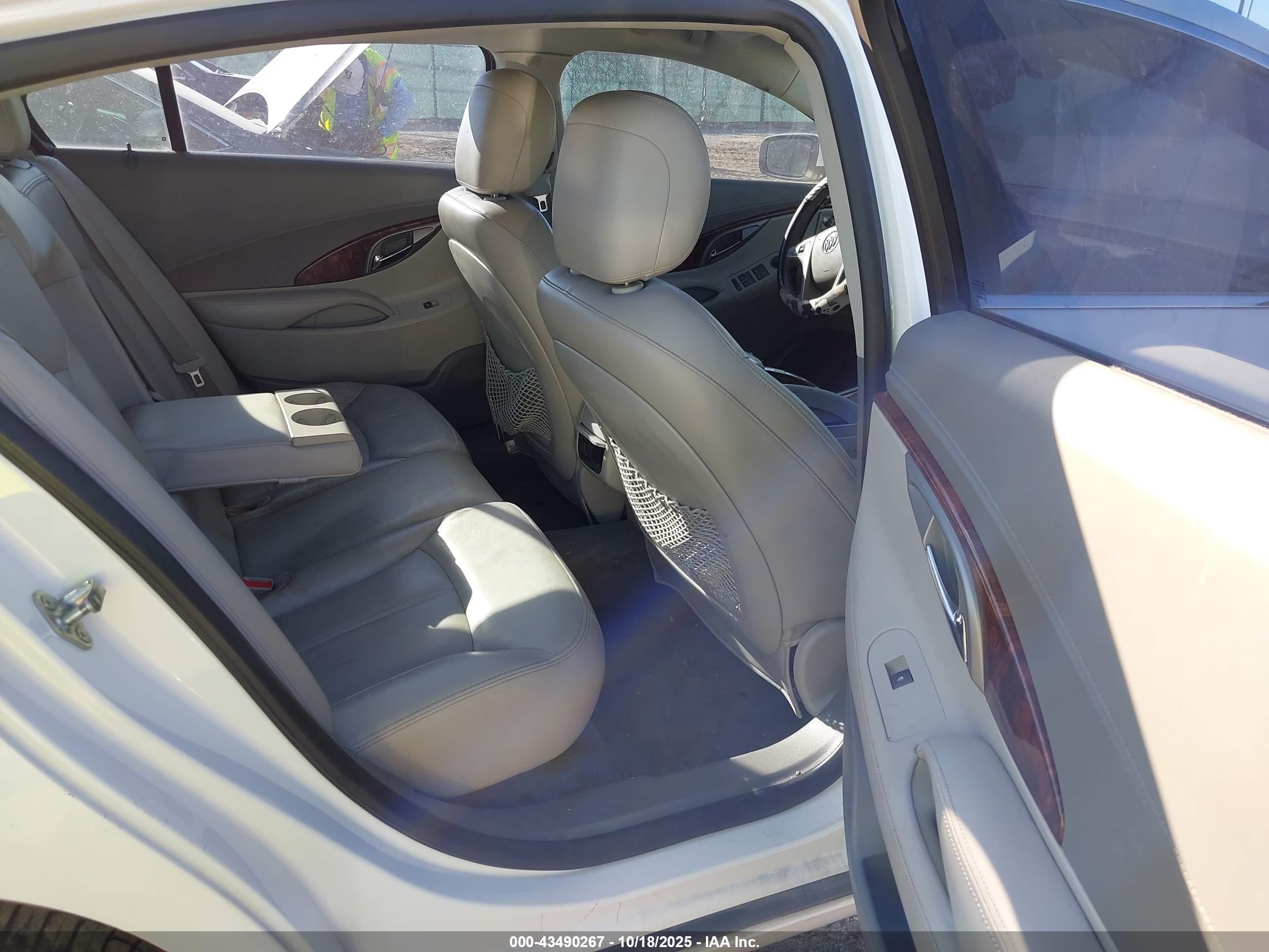 BUICK LACROSSE image 8