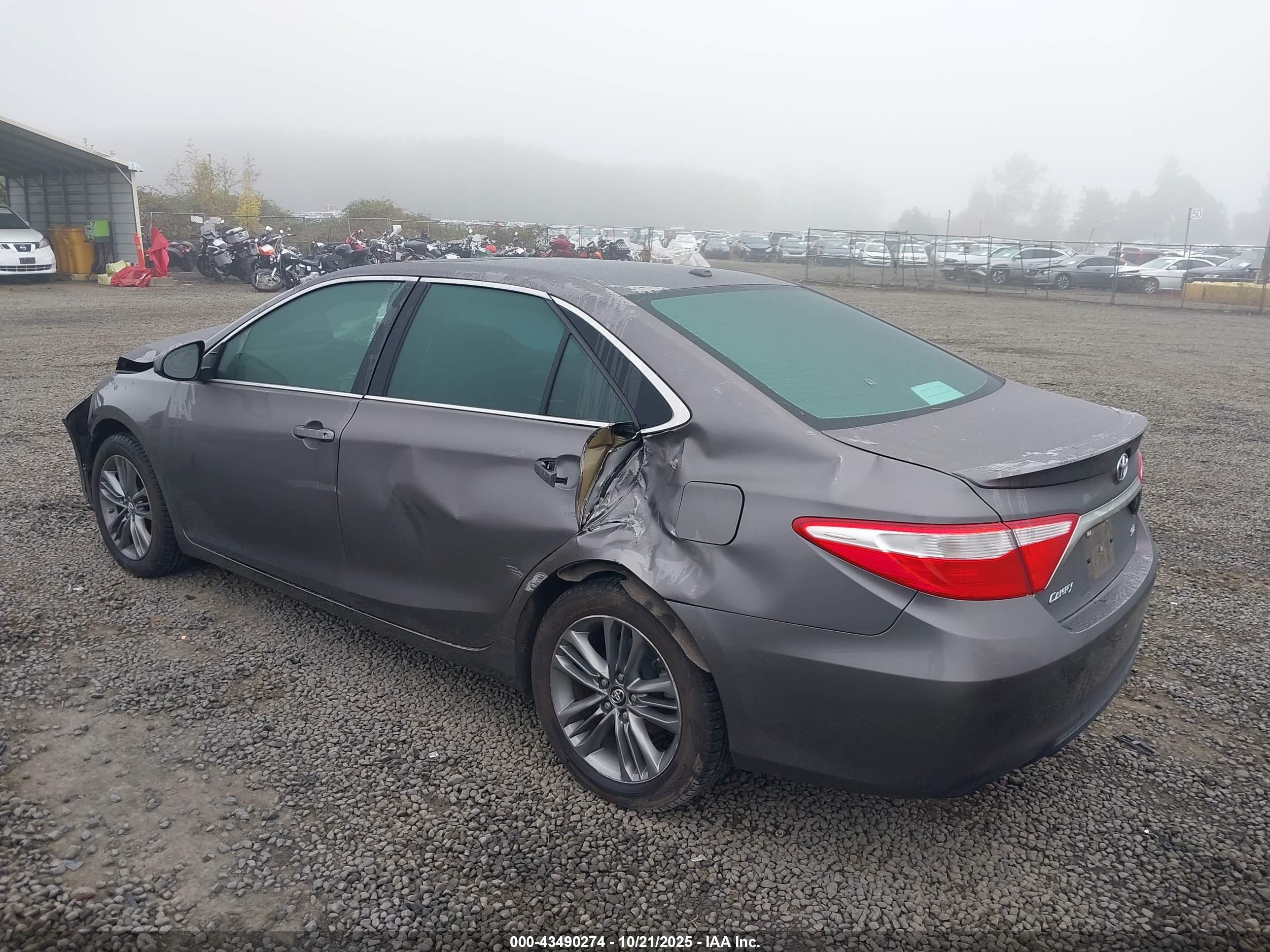 TOYOTA CAMRY image 3