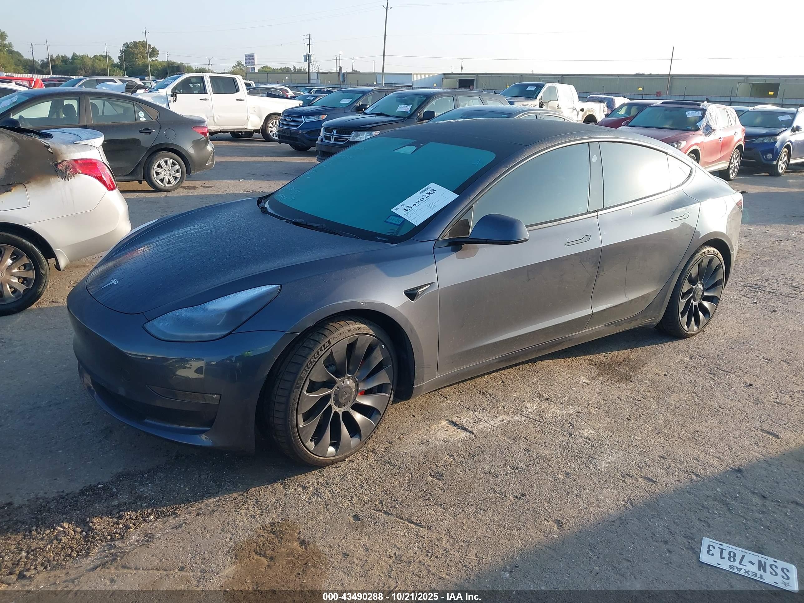 TESLA MODEL image 2