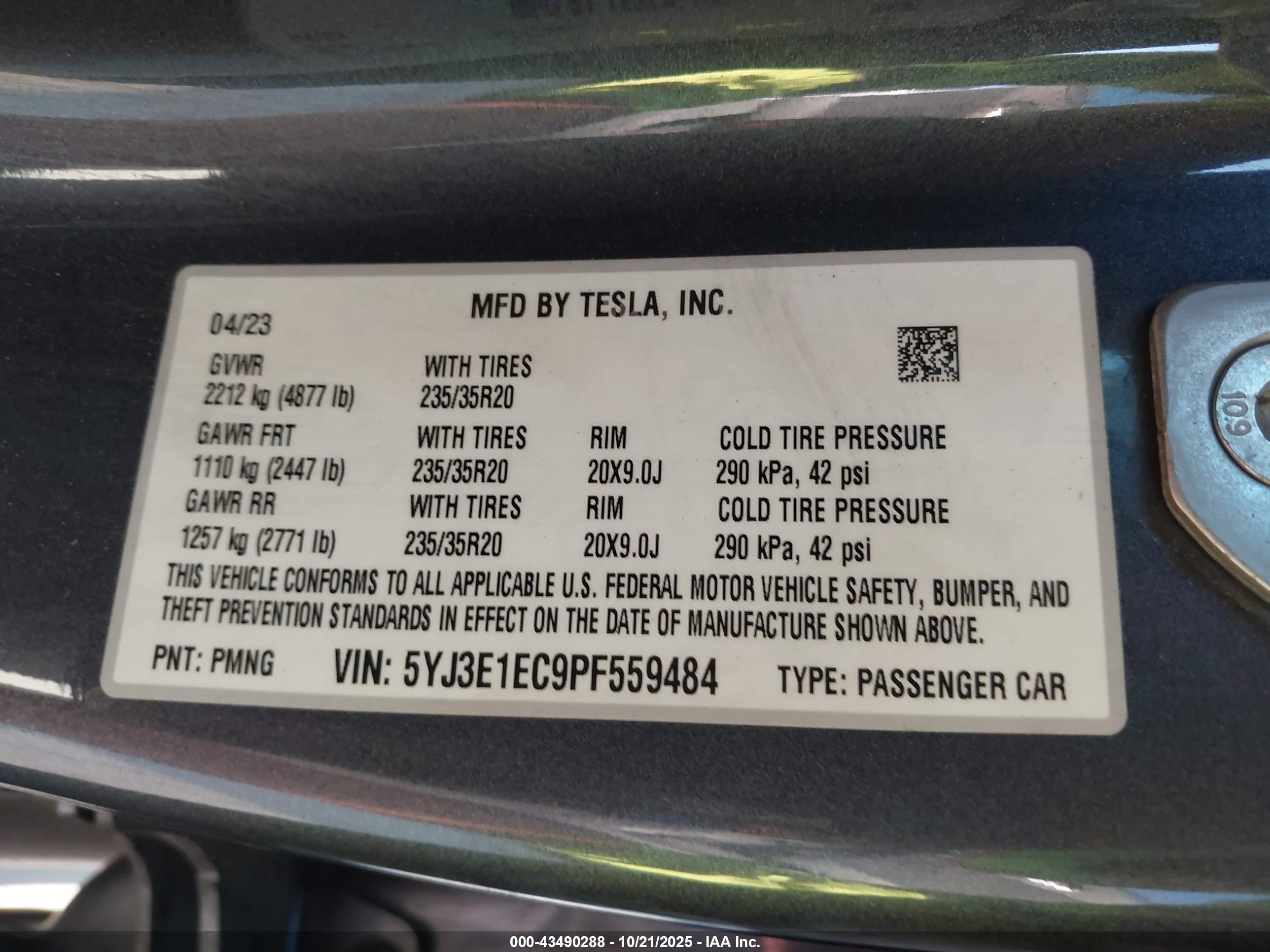 TESLA MODEL image 9