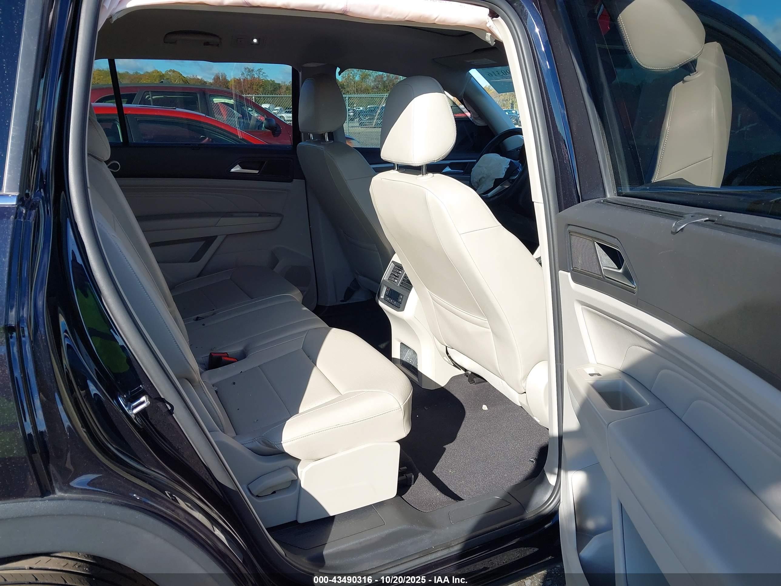VOLKSWAGEN ATLAS image 8