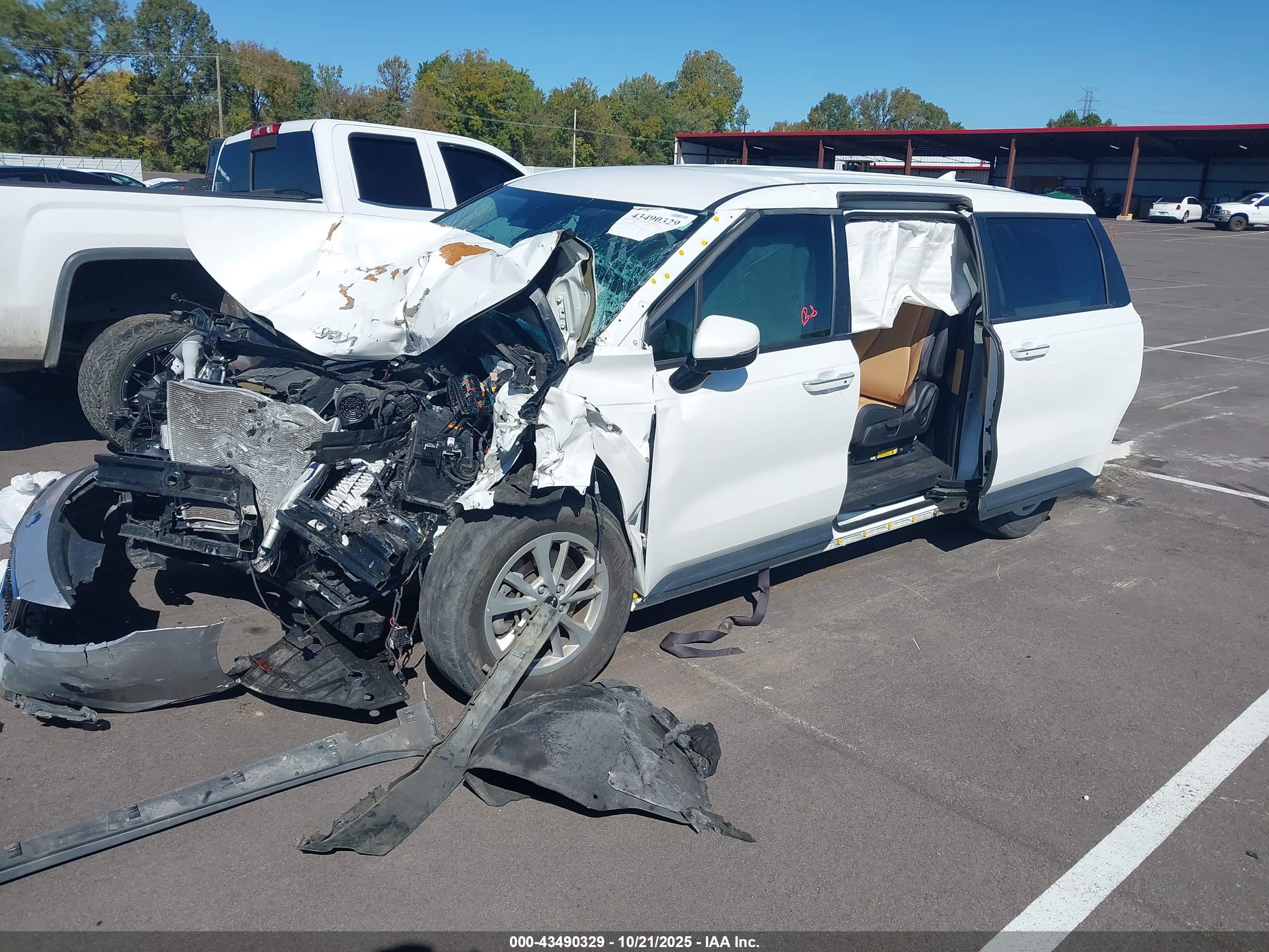 KIA CARNIVAL image 2