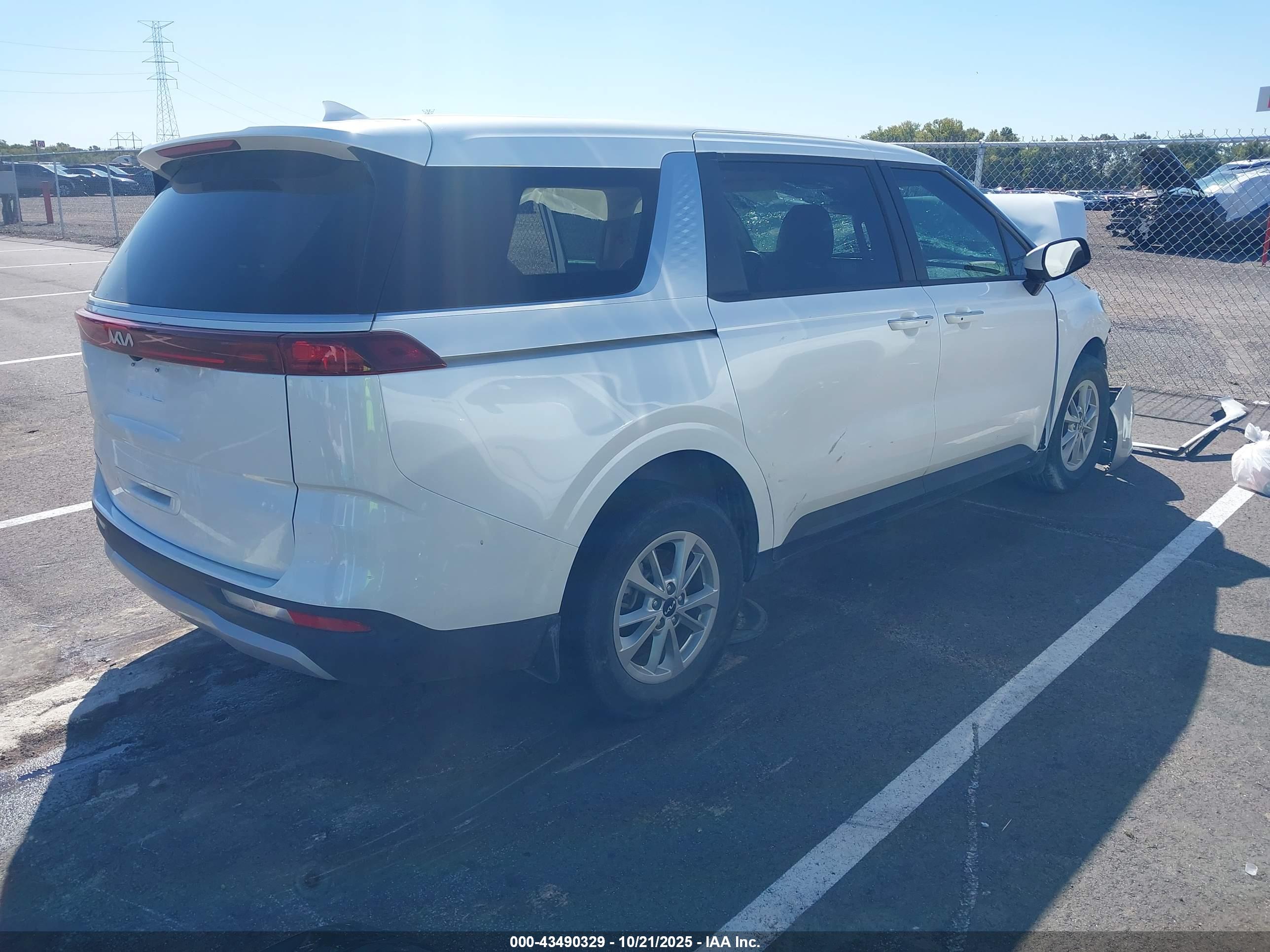 KIA CARNIVAL image 4
