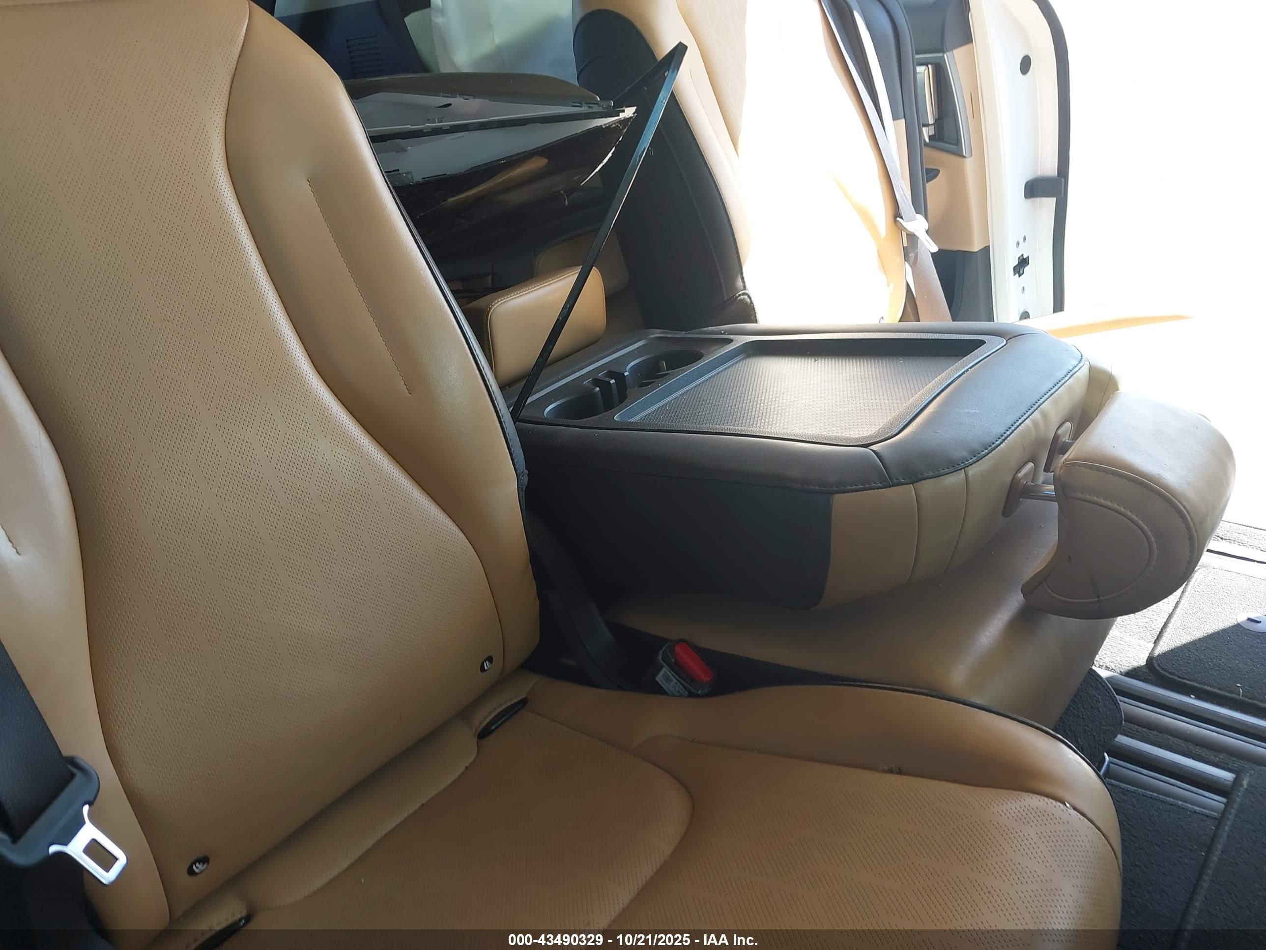 KIA CARNIVAL image 8