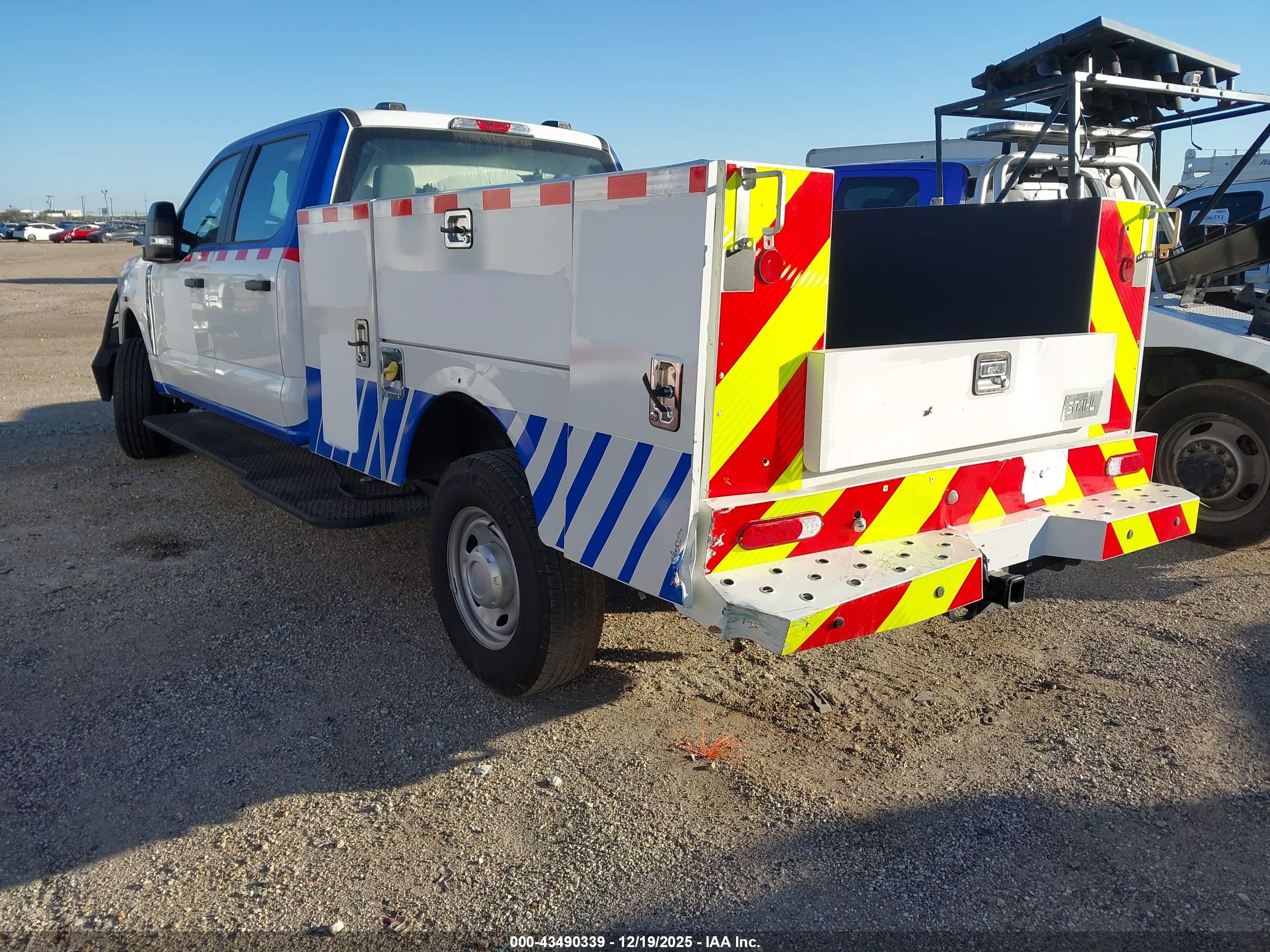 FORD F-350 image 3