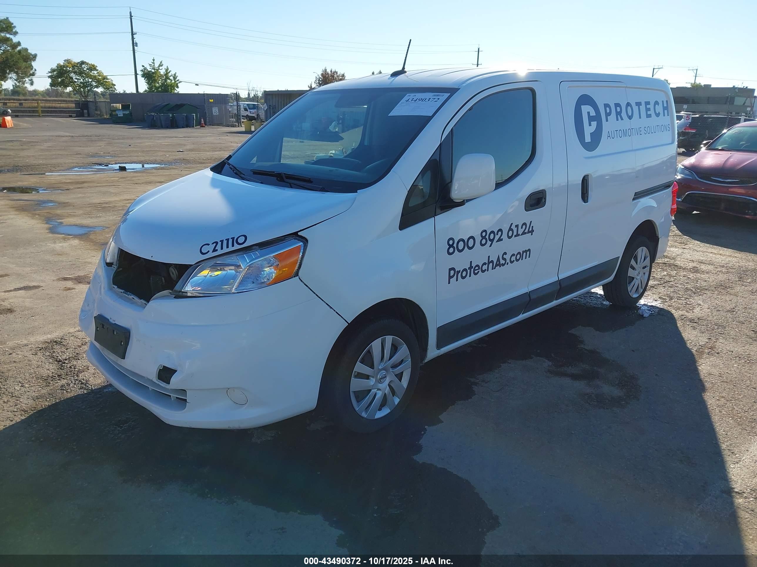 NISSAN NV200 image 2