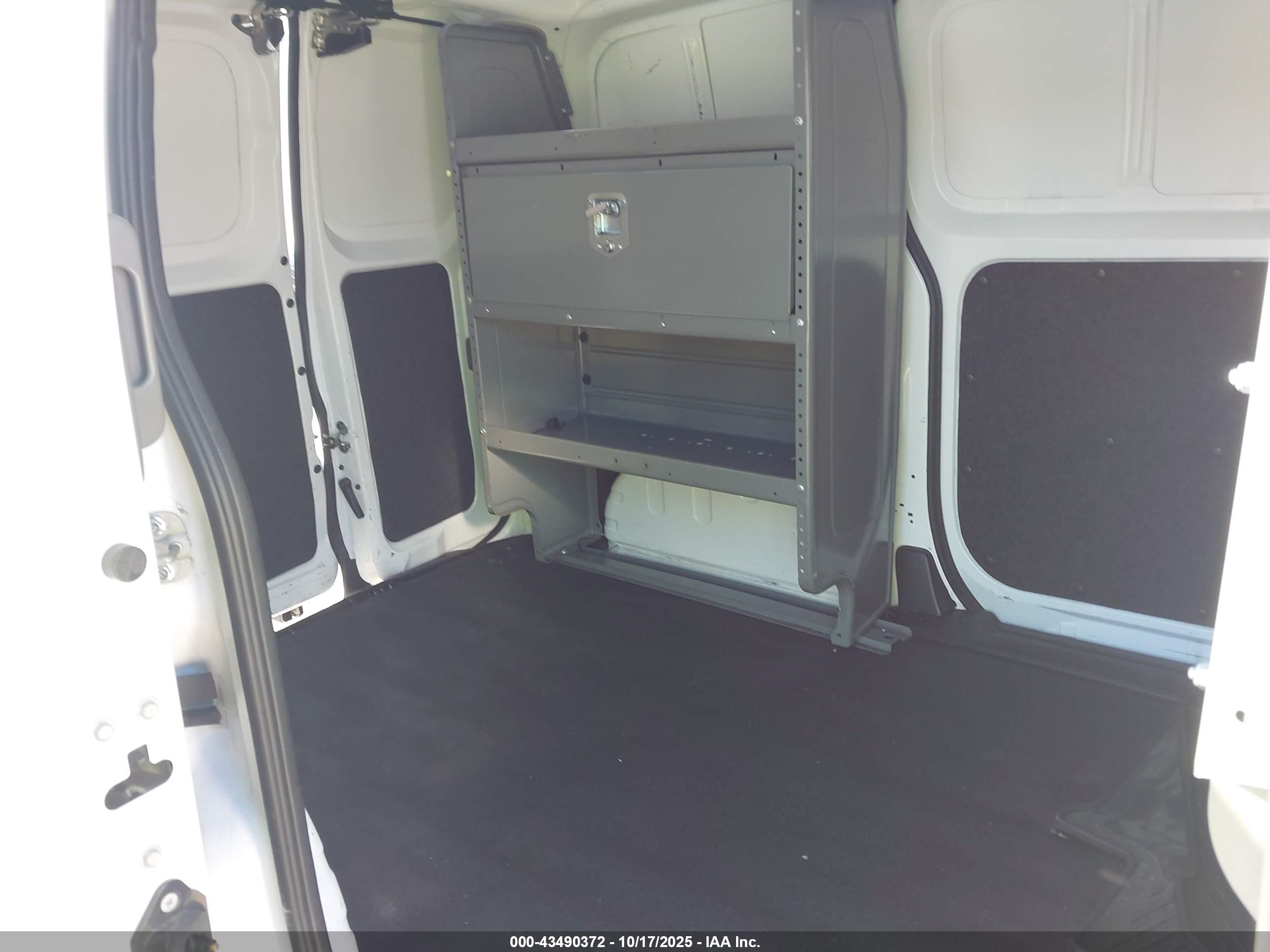 NISSAN NV200 image 8