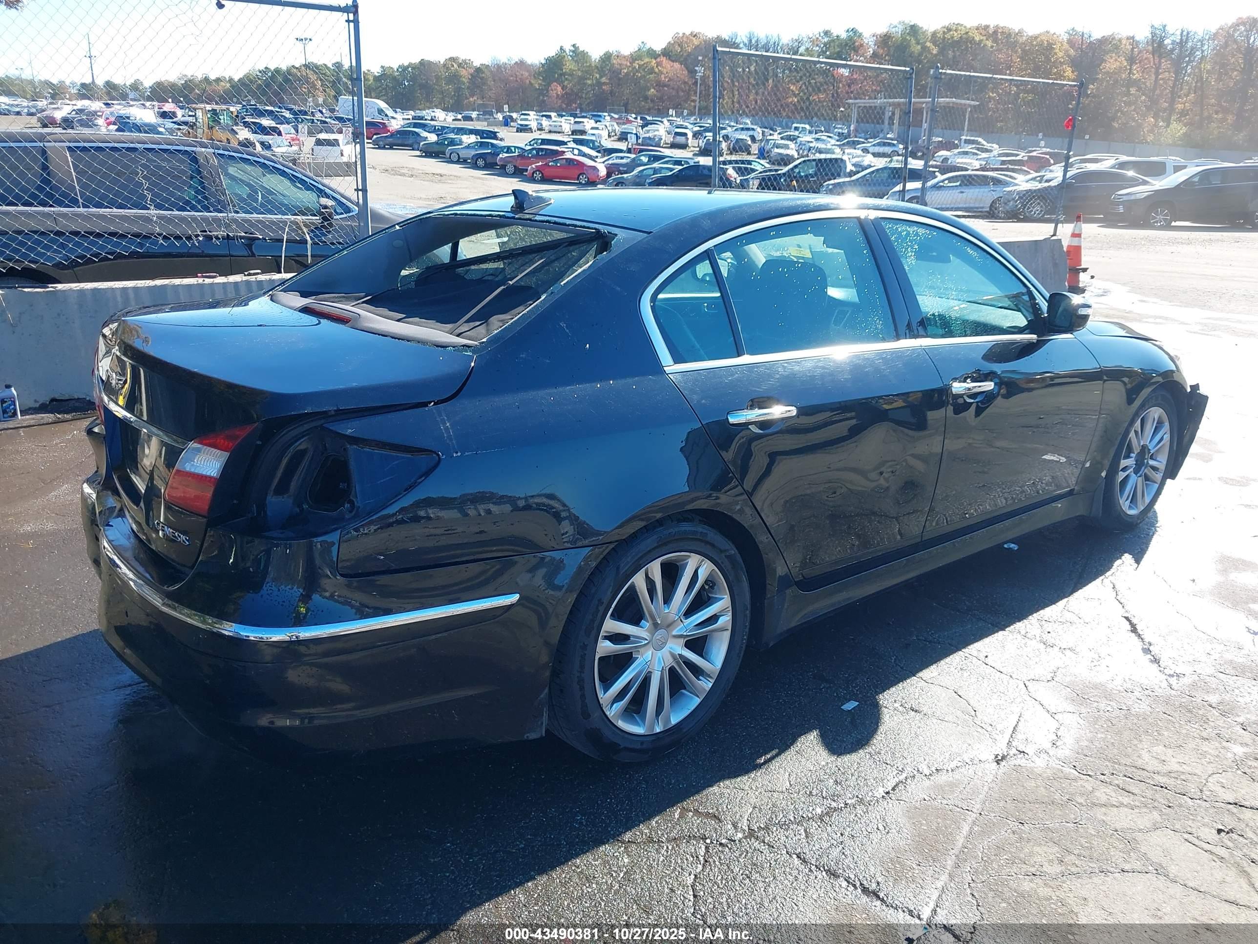HYUNDAI GENESIS image 4