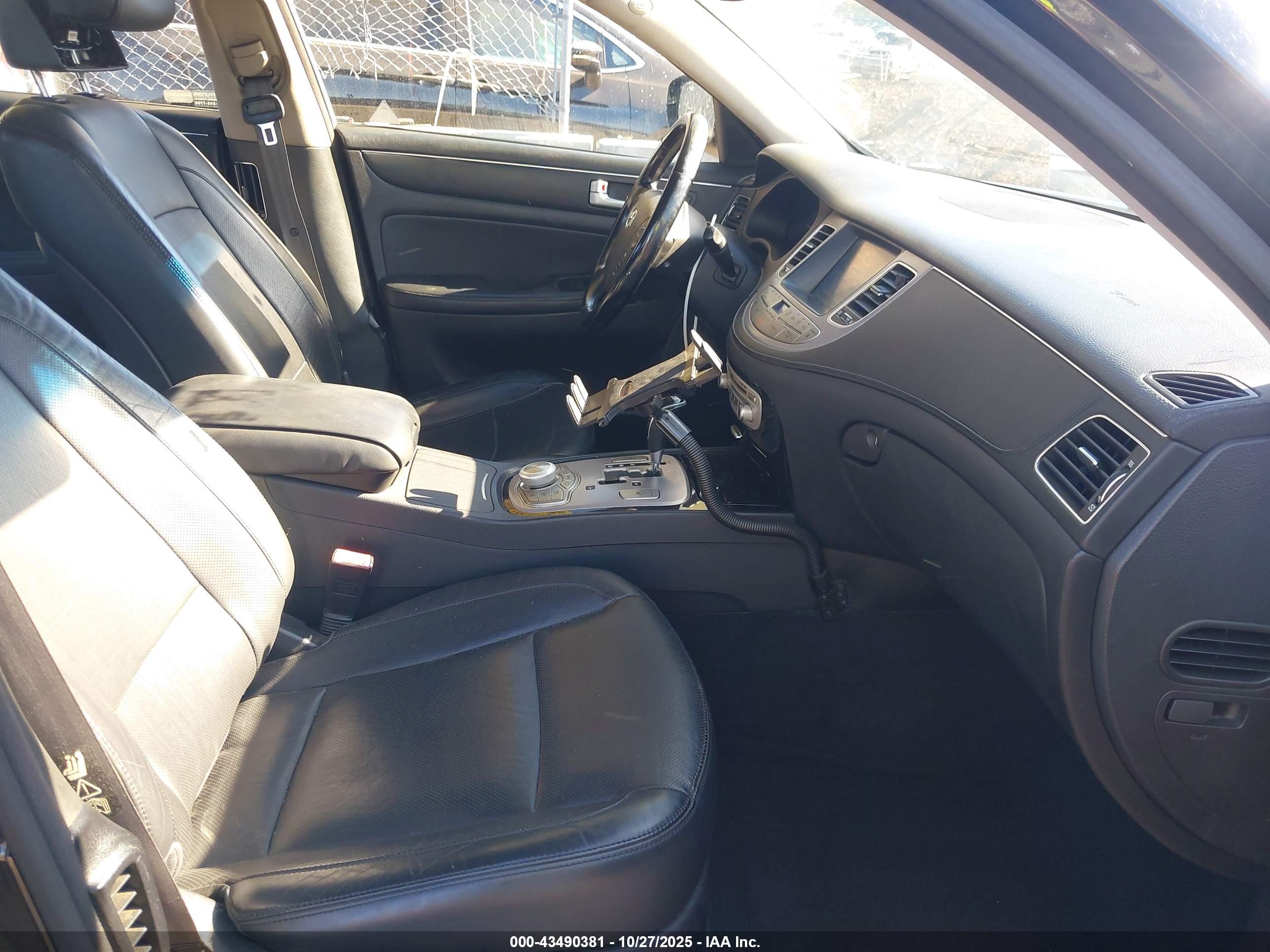 HYUNDAI GENESIS image 5