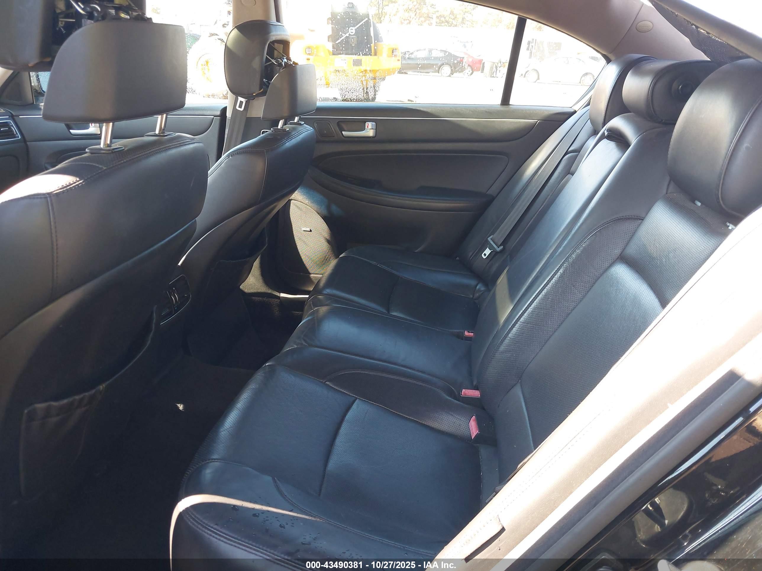HYUNDAI GENESIS image 8