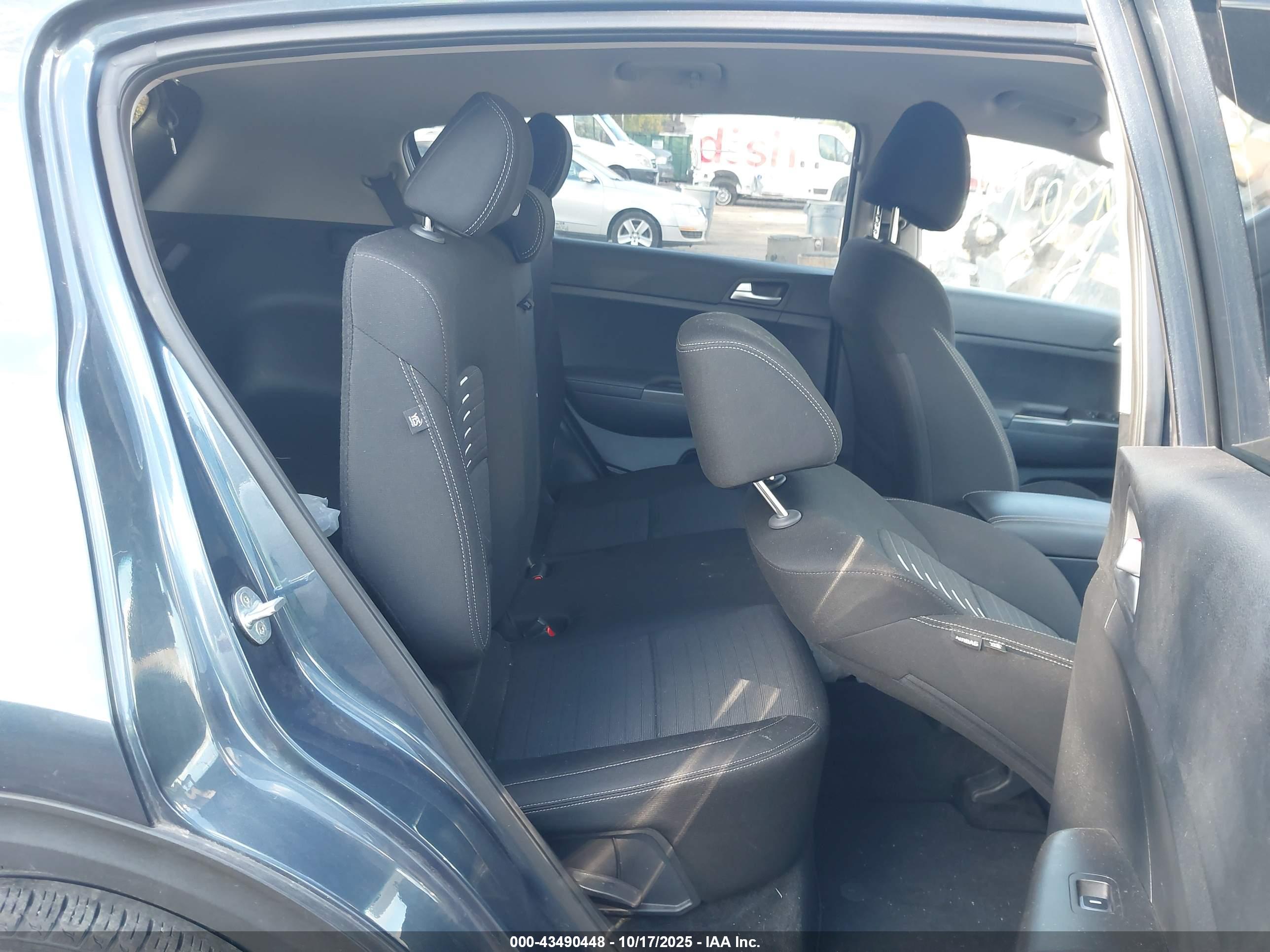 KIA SPORTAGE image 8