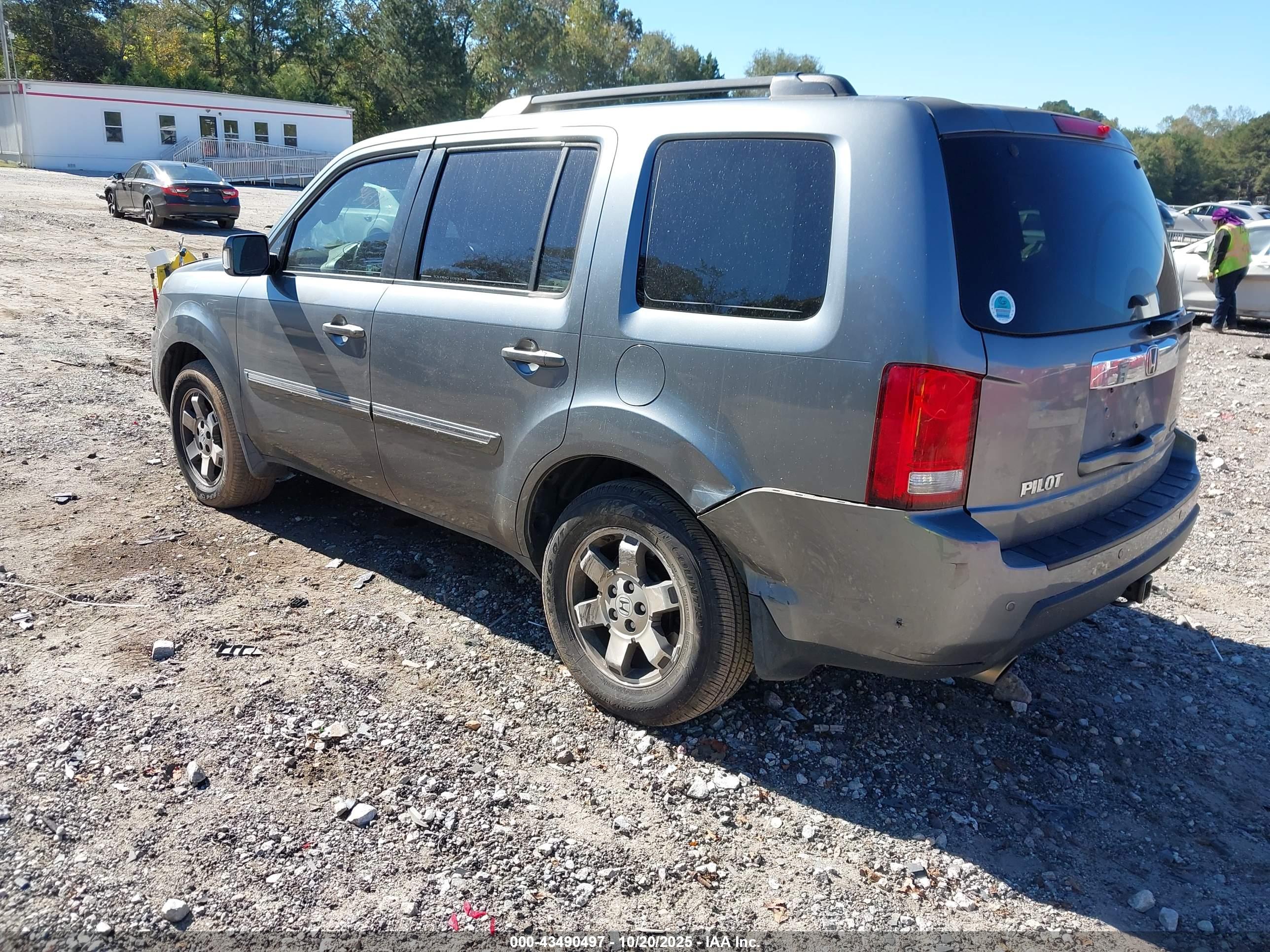HONDA PILOT image 3