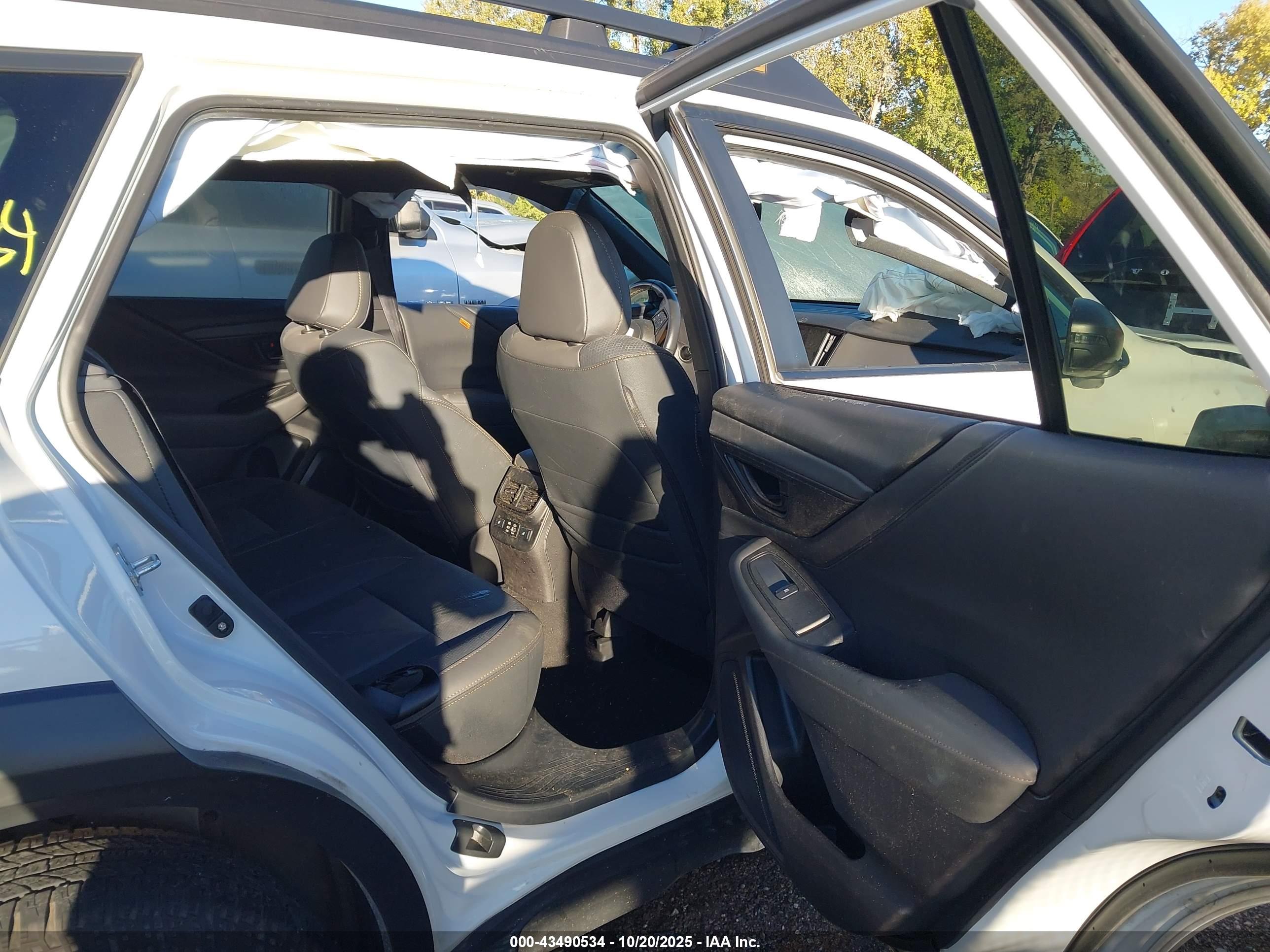 SUBARU OUTBACK image 8