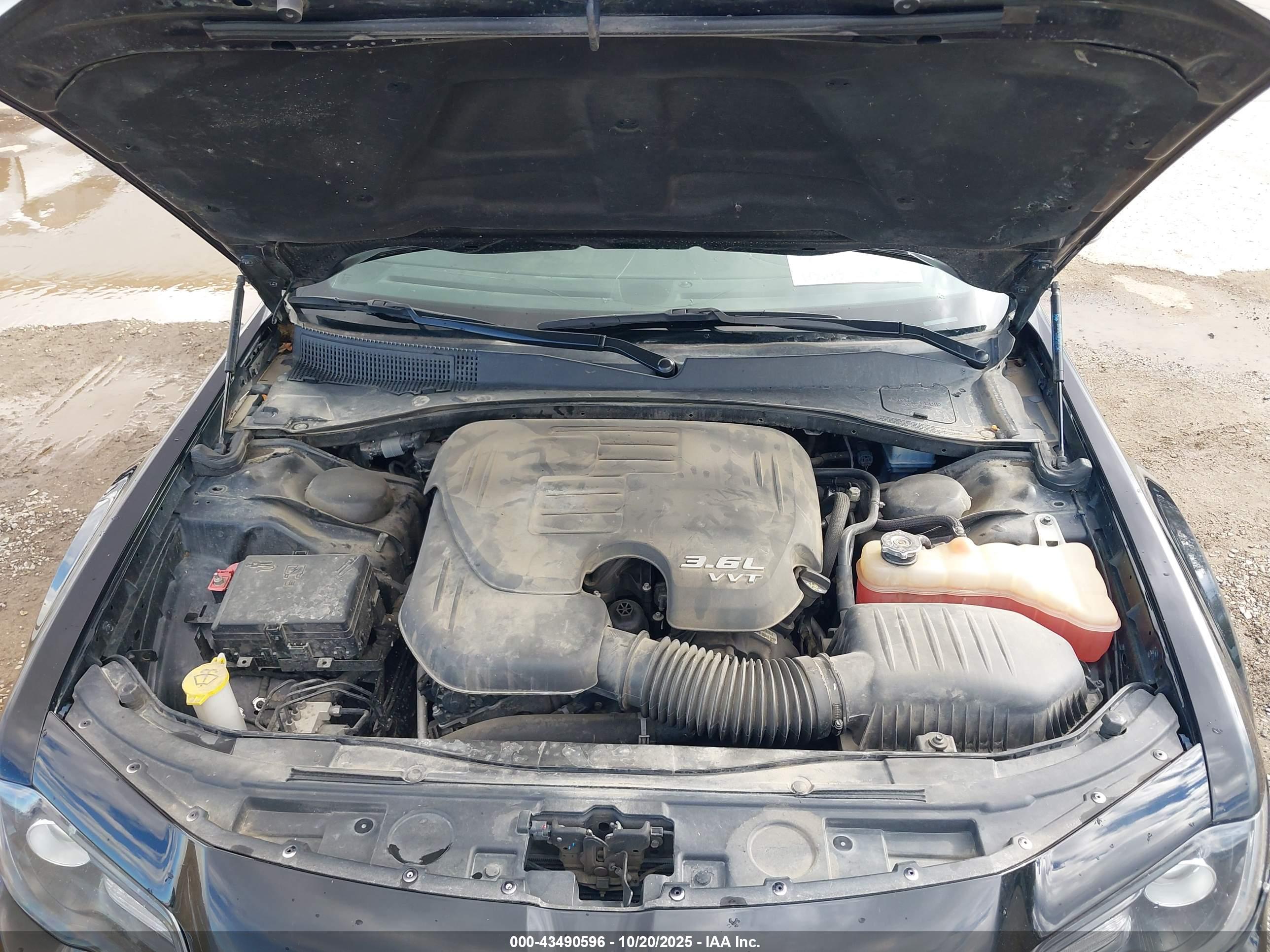 CHRYSLER 300 image 10