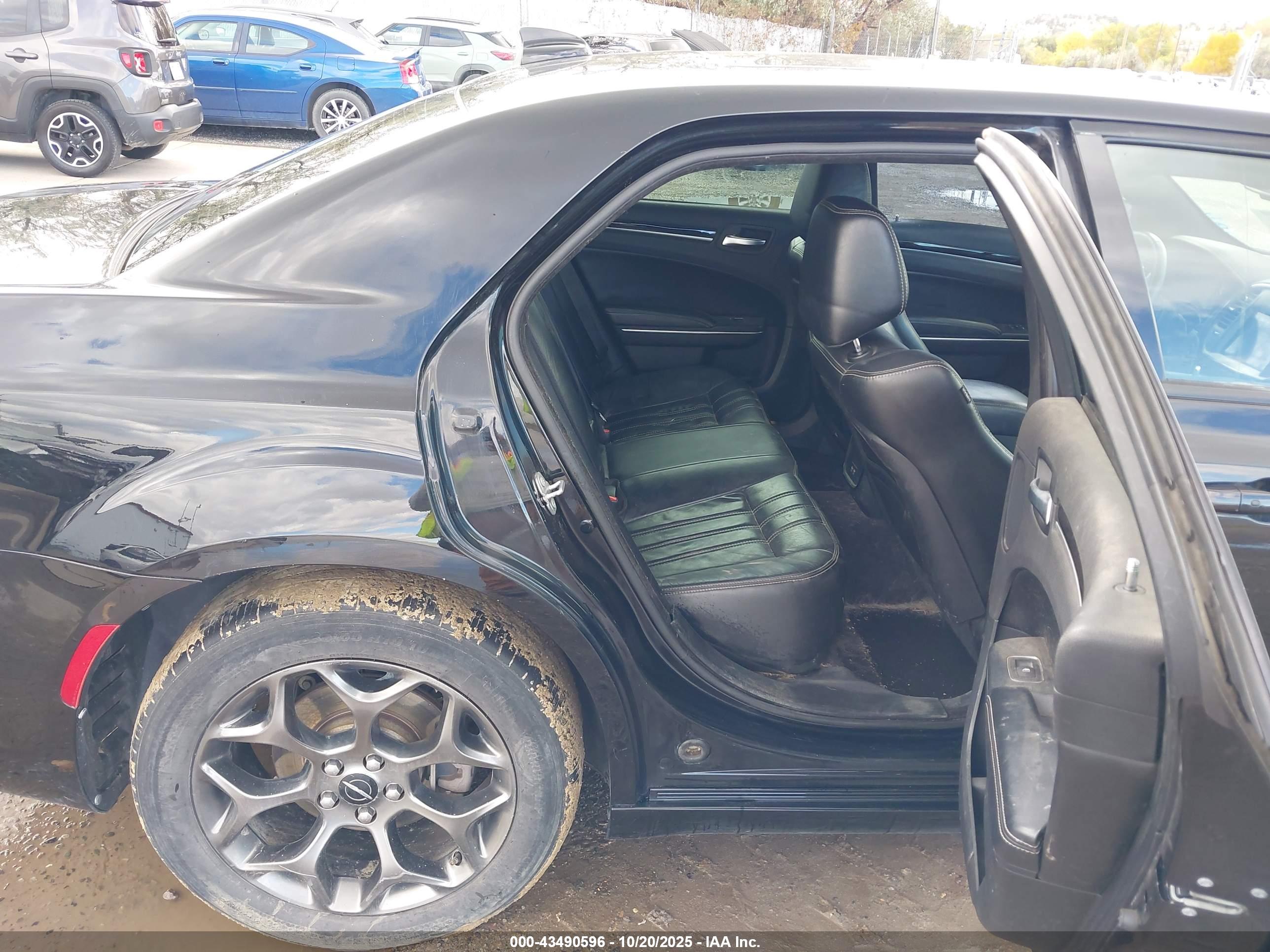 CHRYSLER 300 image 8