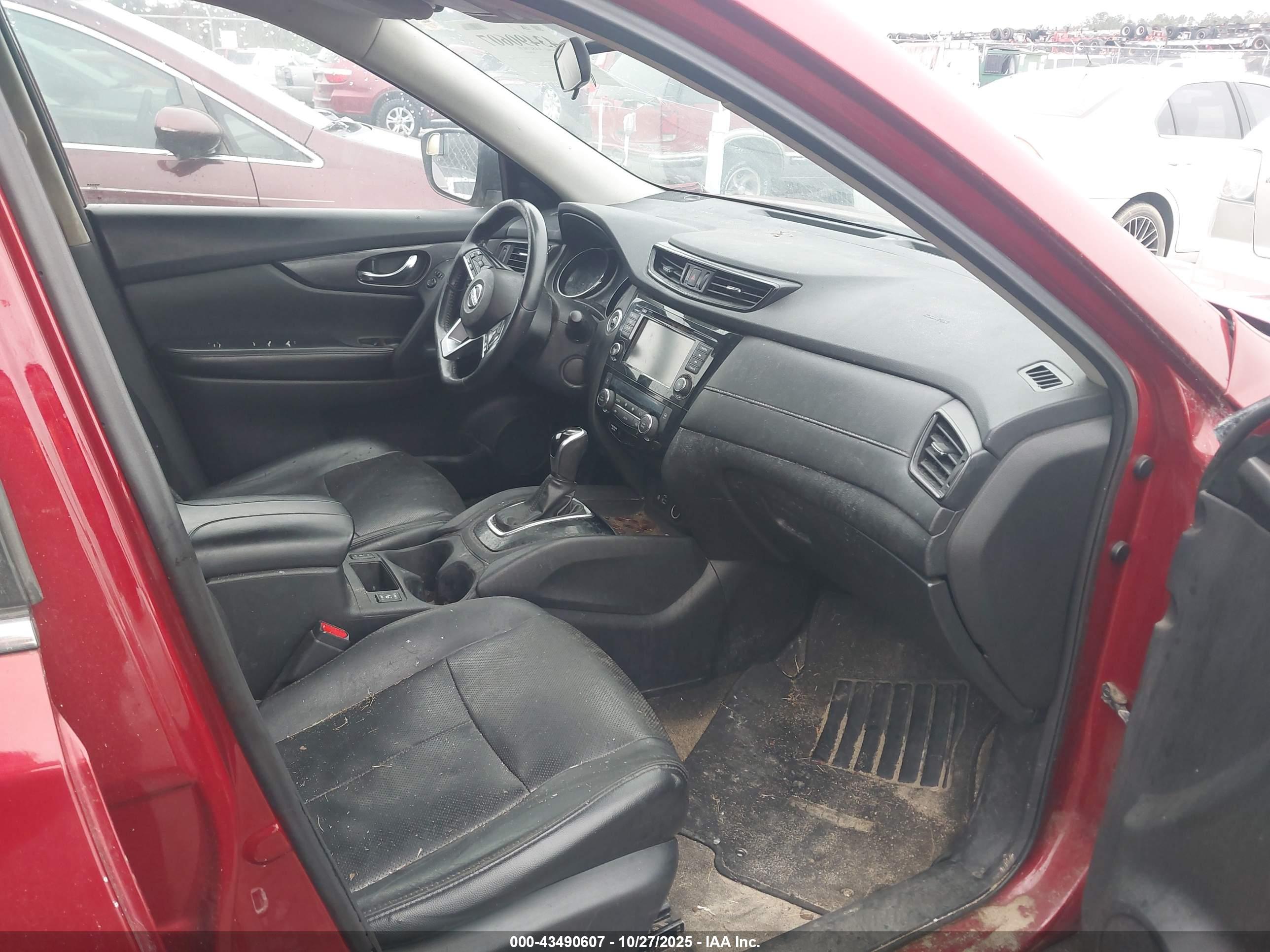 NISSAN ROGUE image 5
