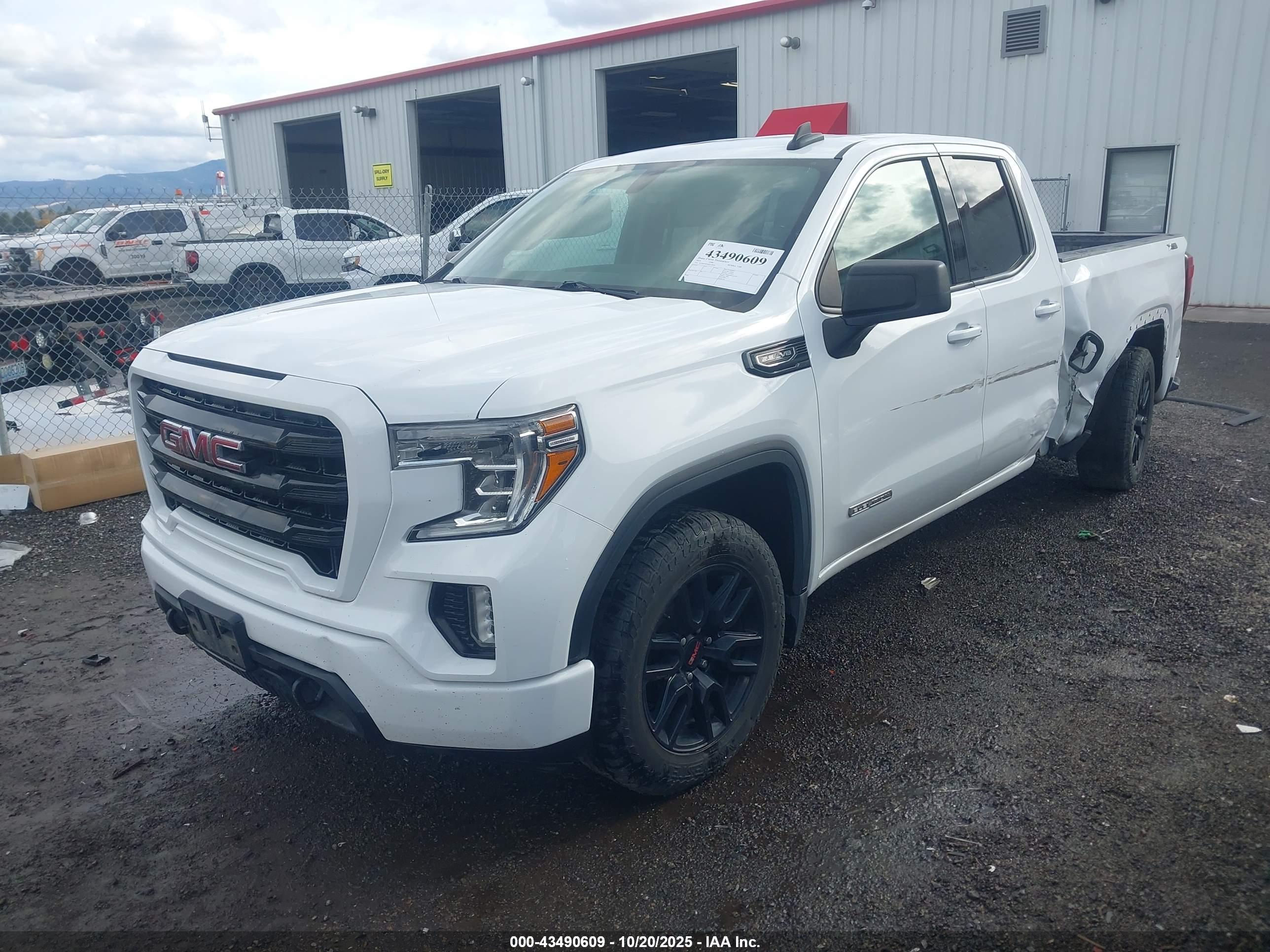 GMC SIERRA image 2